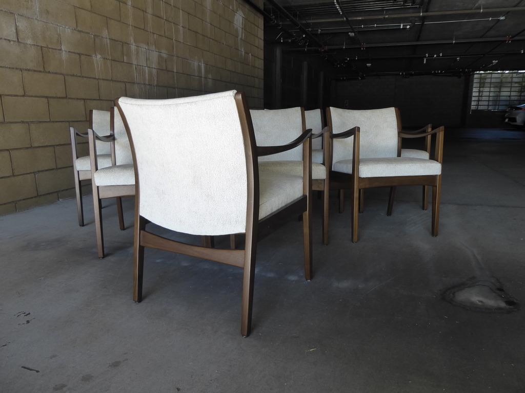 Mid-Century Modern Set of Eight Walnut Dining Chairs by Johnson Chair Co. circa 1950s For Sale