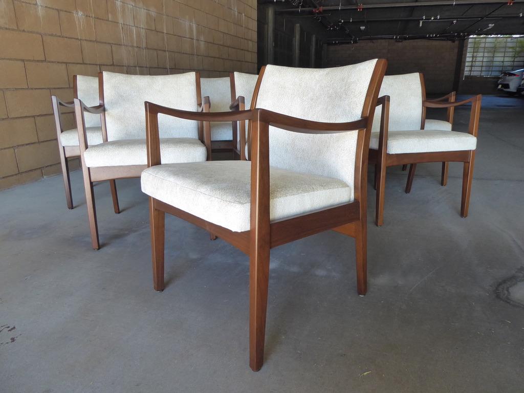 North American Set of Eight Walnut Dining Chairs by Johnson Chair Co. circa 1950s For Sale