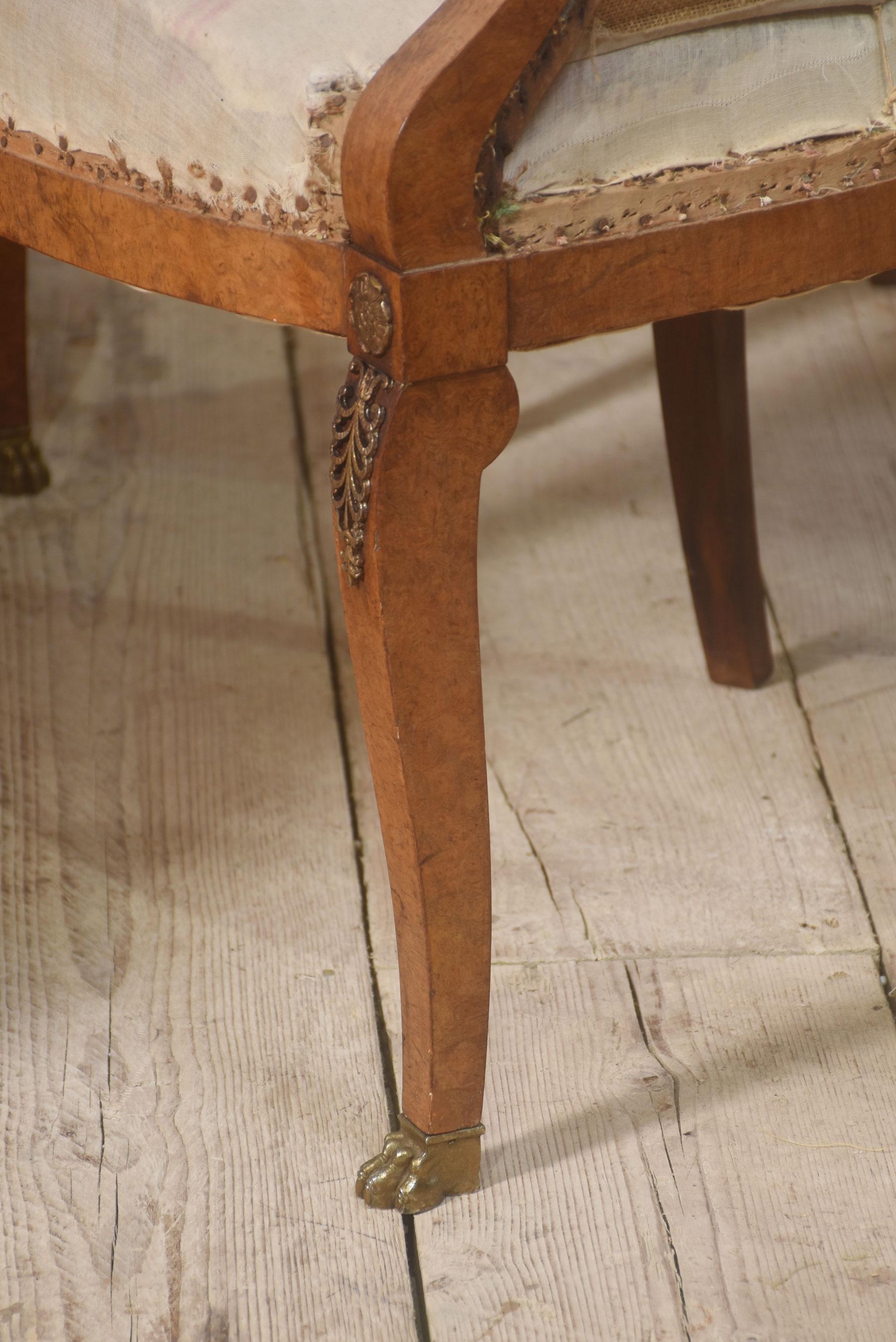 Conjunto de ocho sillas de comedor de nogal siglo XX en venta