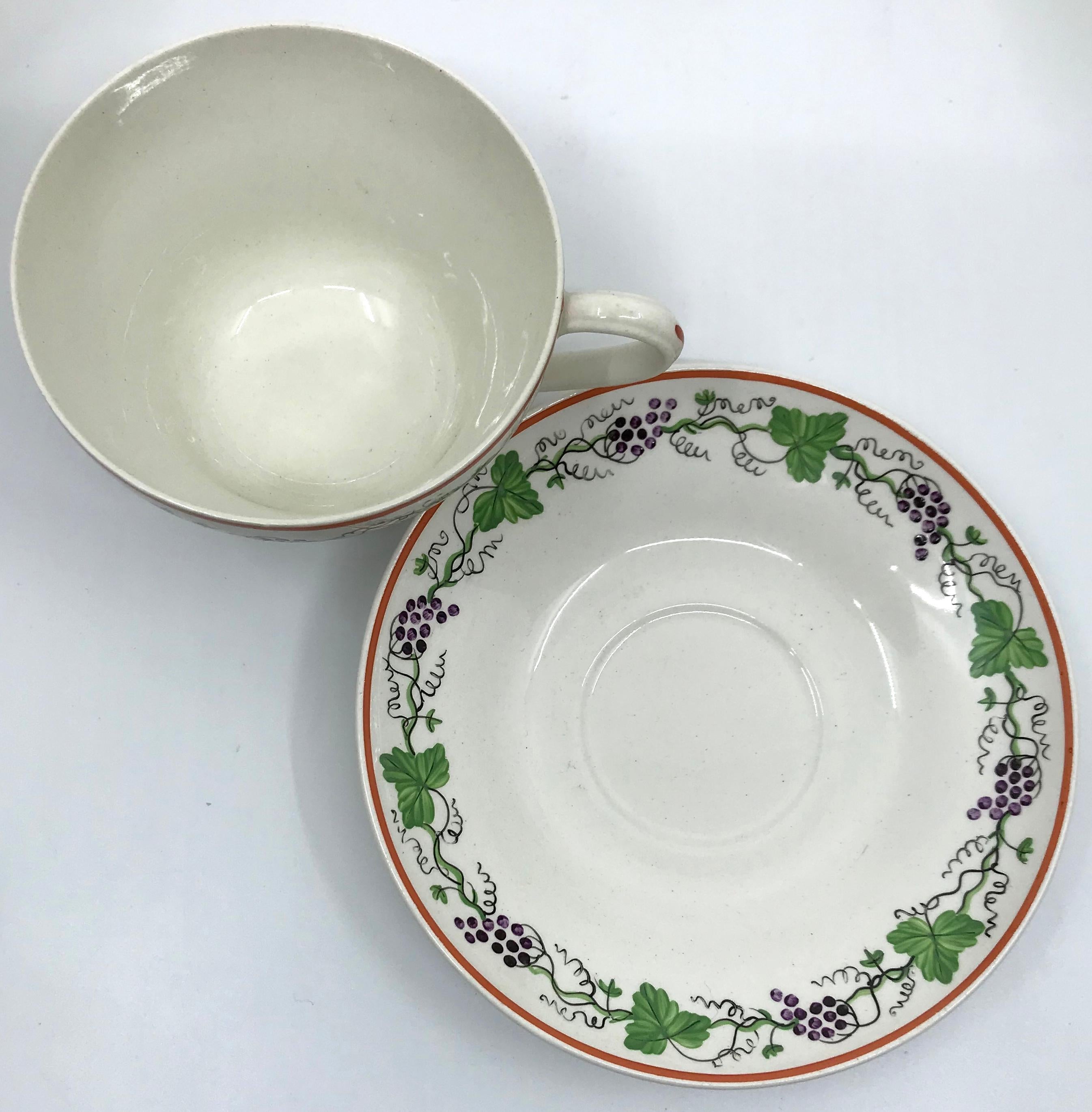 Juego de ocho tazas y platillos Wedgwood Creamware Hoja de Uva en venta 3