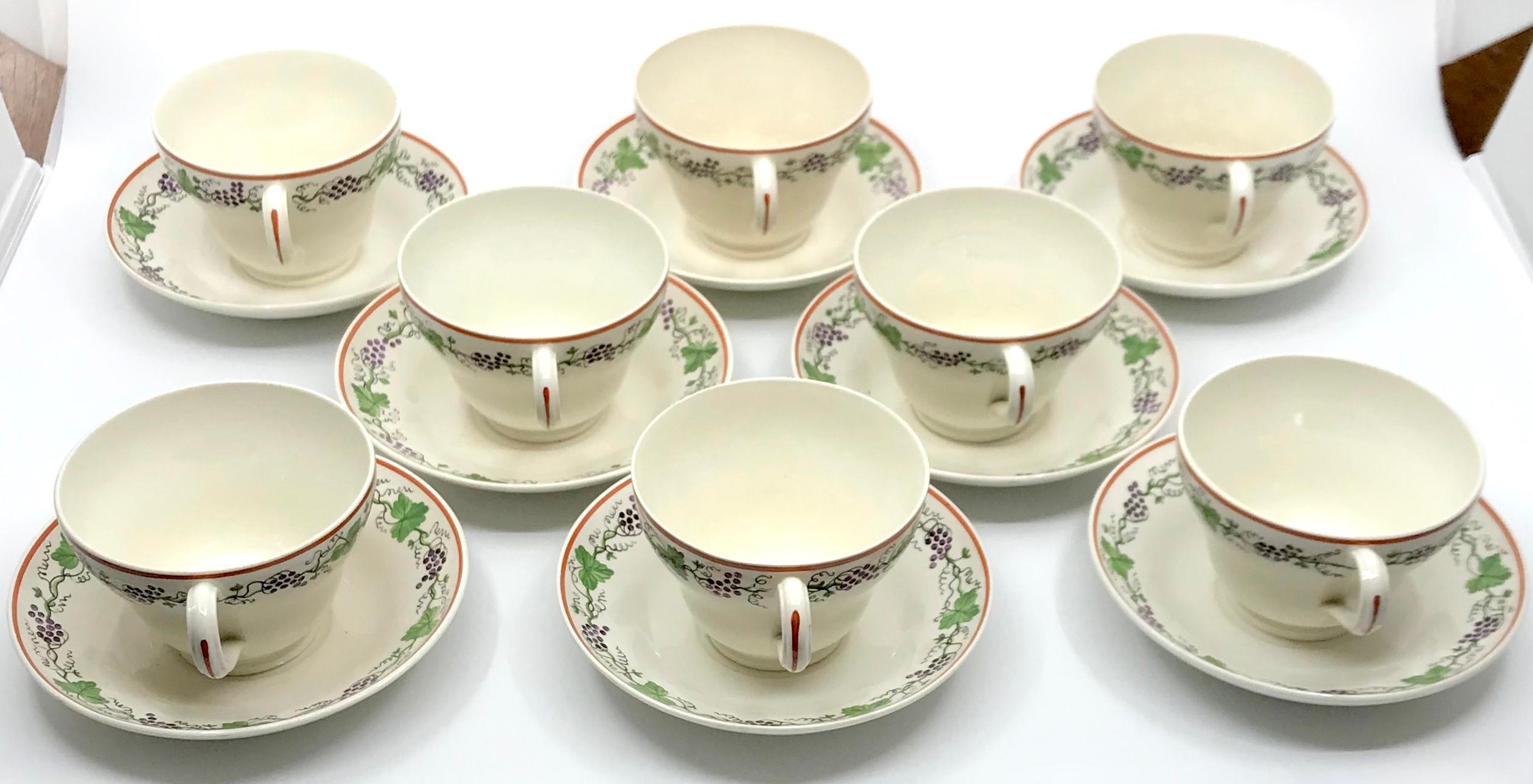 XIXe siècle Ensemble de huit tasses et soucoupes Wedgwood Creamware à feuilles de raisin en vente