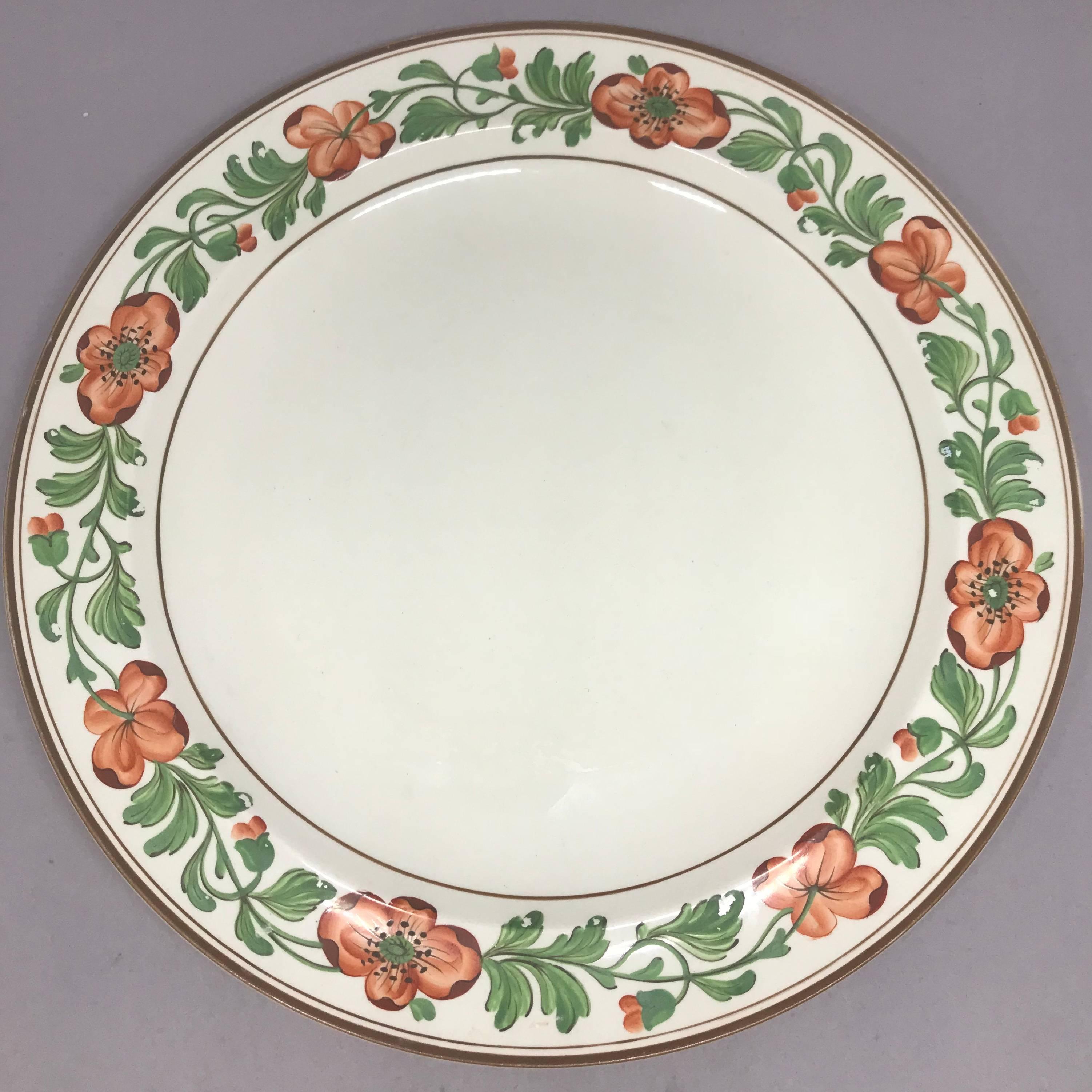 20ième siècle Ensemble de huit assiettes en faïence Wedgwood de couleur crème en vente