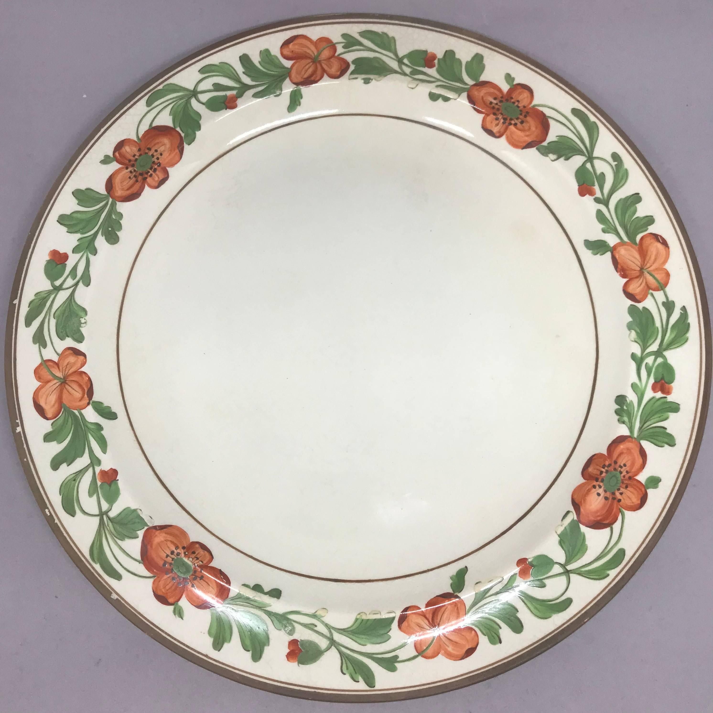 Ensemble de huit assiettes en faïence Wedgwood de couleur crème en vente 1