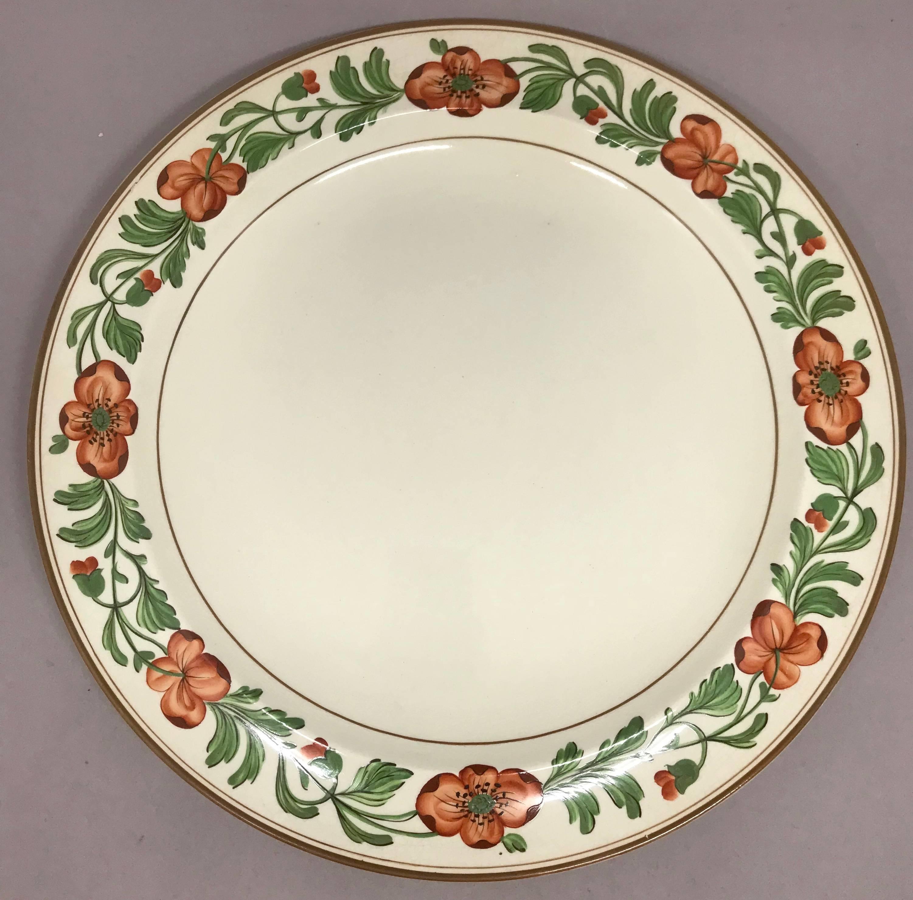 Ensemble de huit assiettes en faïence Wedgwood de couleur crème en vente 3