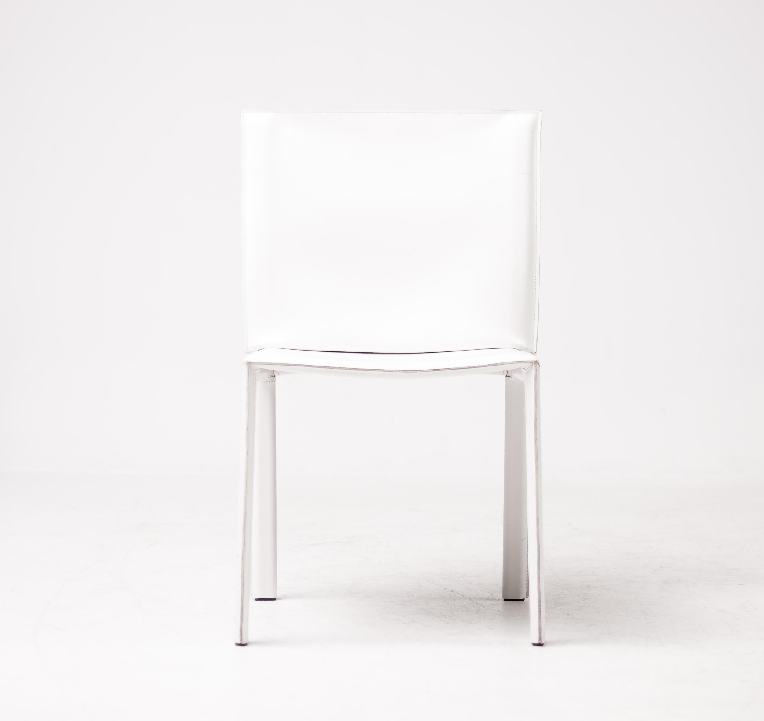 Set di otto sedie da pranzo in pelle Pasqualina di Grazzi and Bianchi per Pellizzoni, Italia

Un'elegante miscela di artigianato italiano e design minimalista, questo set di otto sedie Pasqualina di Grazzi & Bianchi per Pellizzoni è un'aggiunta