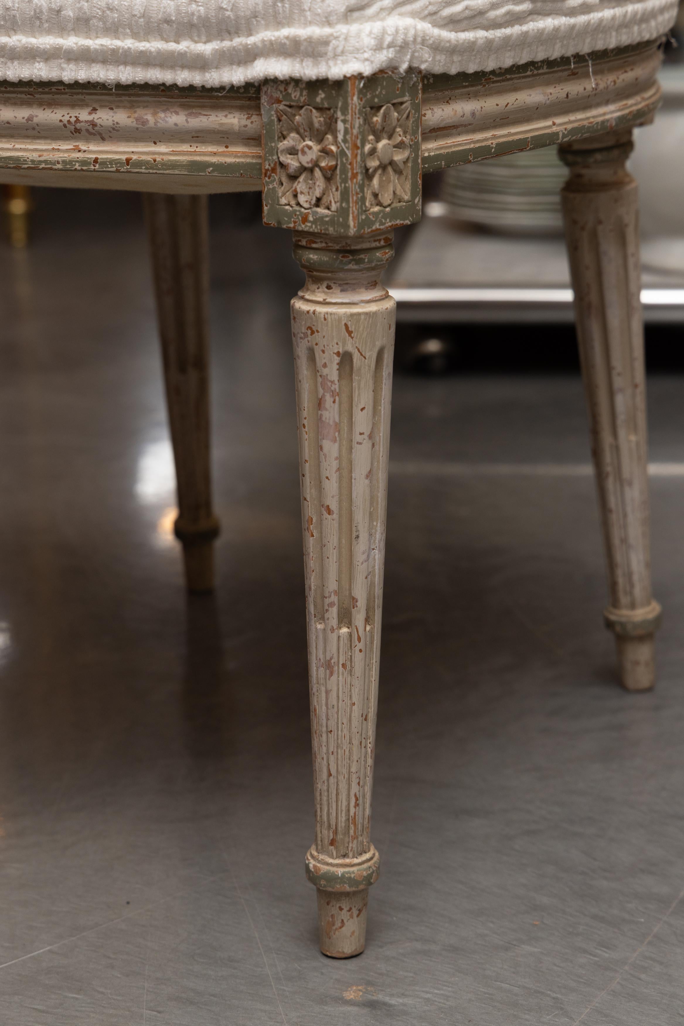 Set of Eight White-Painted French Louis XVI Style Dining Chairs In Good Condition For Sale In WEST PALM BEACH, FL