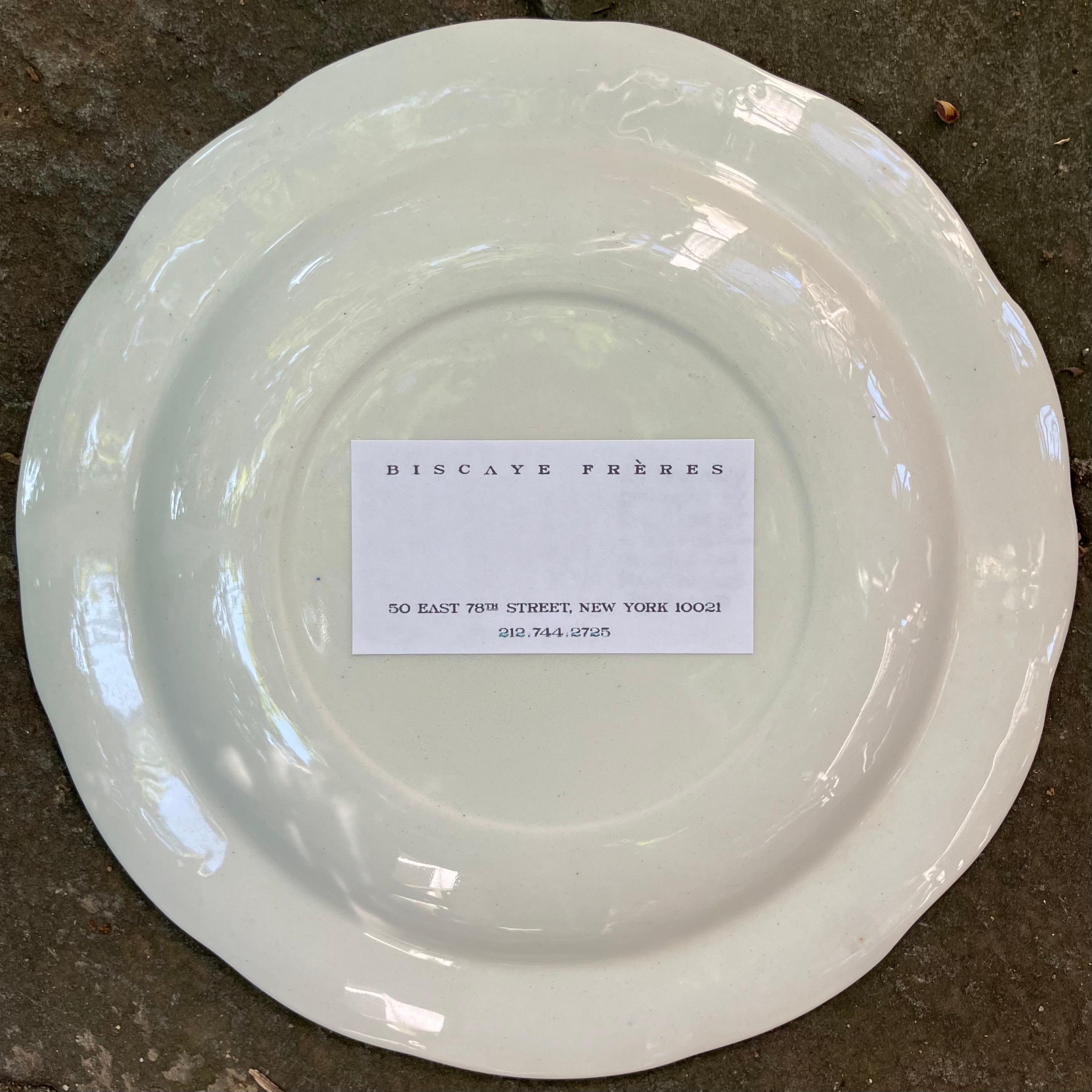 Ensemble de huit assiettes de table et de déjeuner/dessert à feuilles de fraise blanches en vente 3