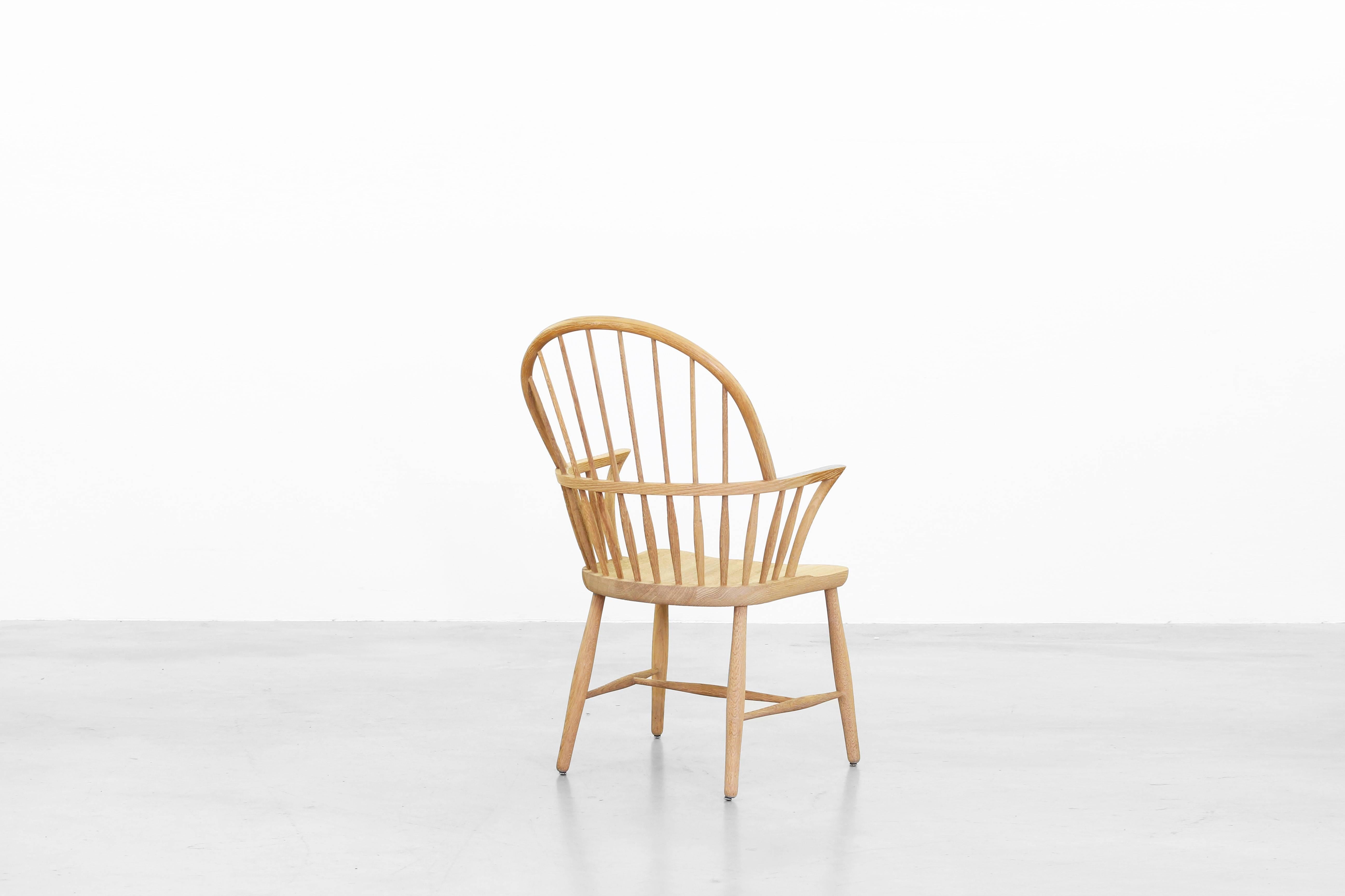 20th Century Set of Eight Windsor Dining Chairs by Frits Henningsen for Carl Hansen For Sale