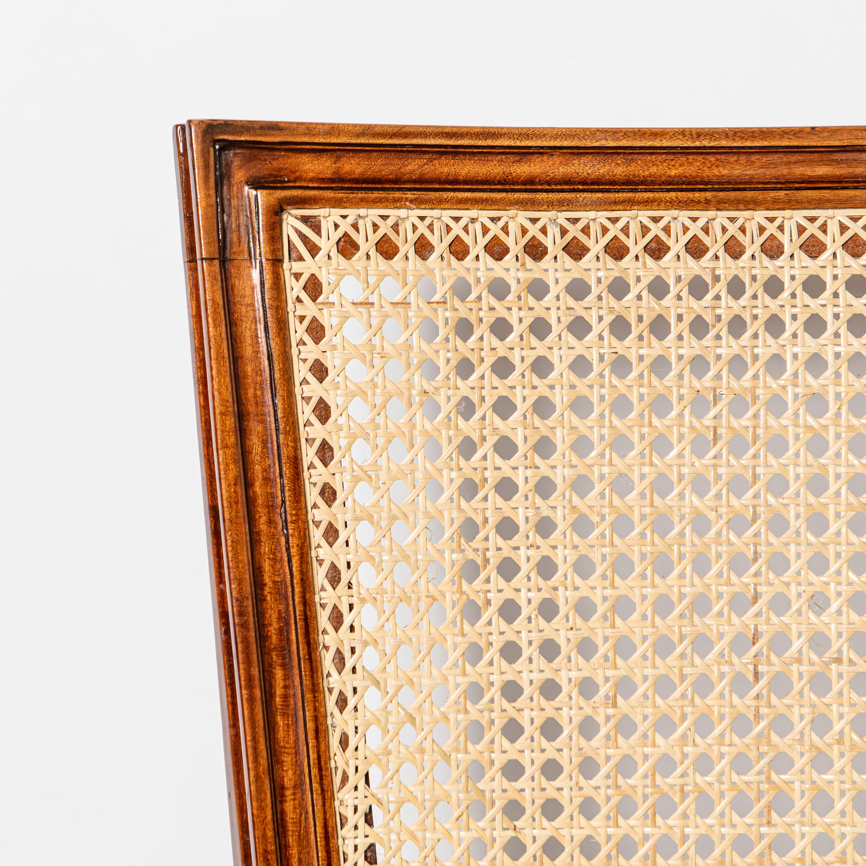 Set aus acht Stühlen aus Holz, Rattan und Leder von Casa Comte, Argentinien, 1940. im Angebot 2