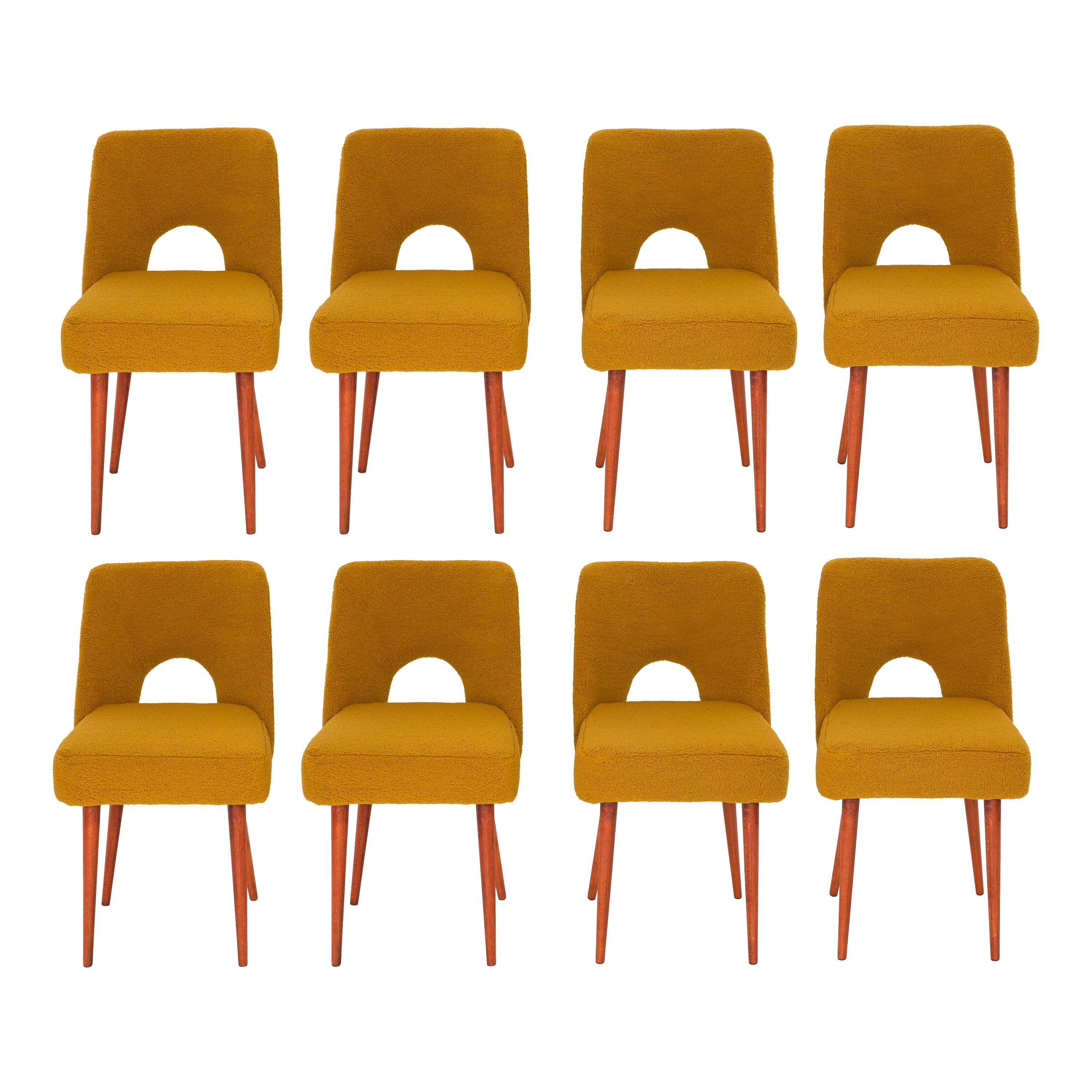 Ensemble de huit chaises Shell en bouclette d'ocre jaune, années 1960