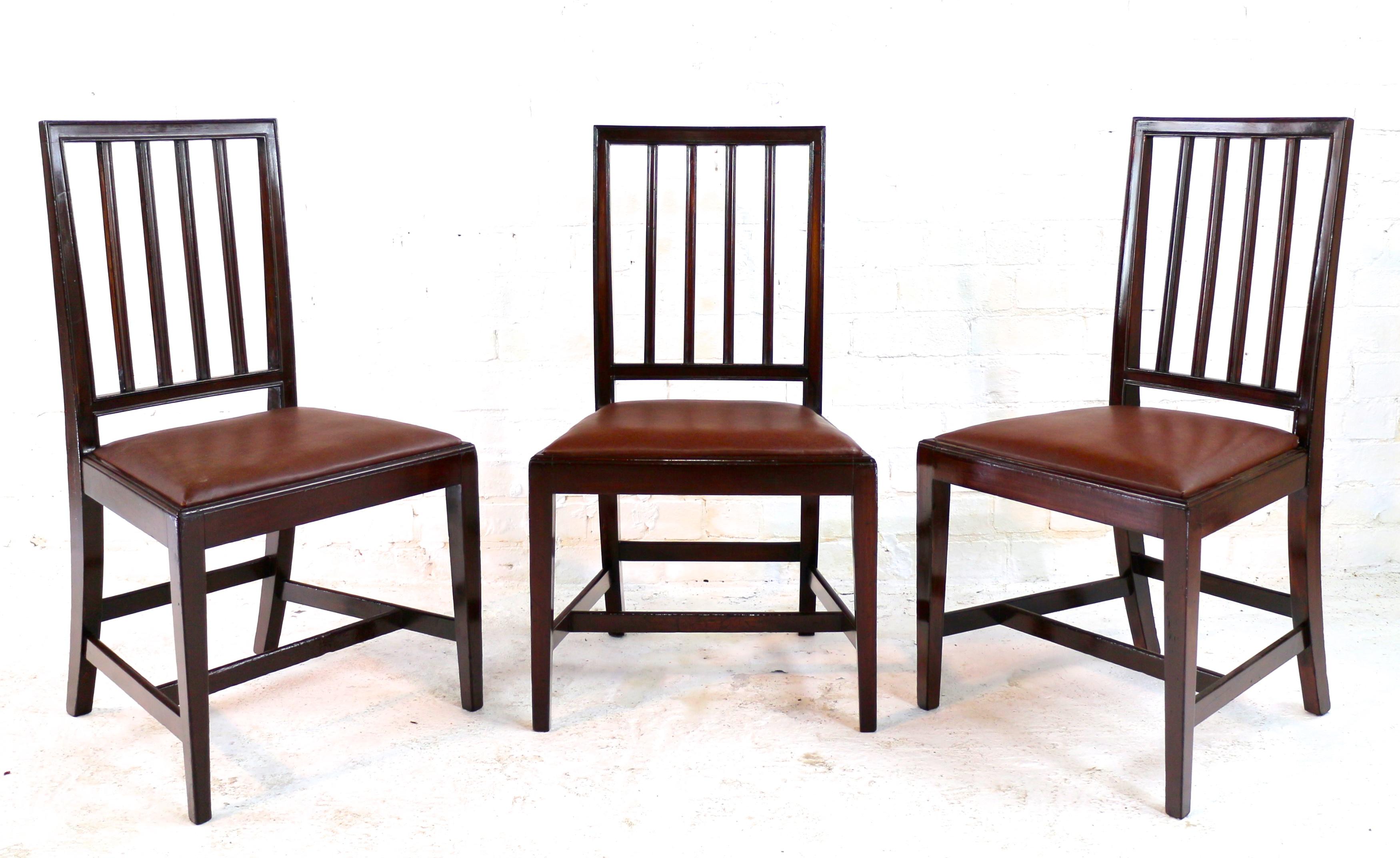 Set of Eighteen Antique English 19th Century Mahogany Square Back Dining Chairs In Good Condition For Sale In Glasgow, GB