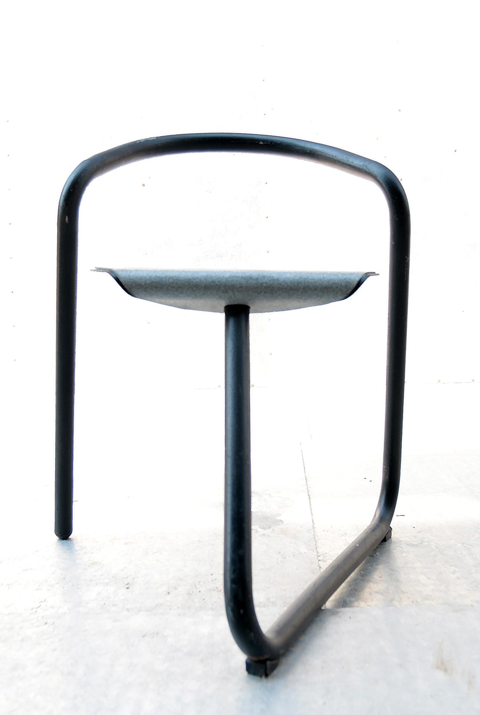 Sehr seltener großer Satz von achtzehn 'Magnus'-Stühlen, entworfen von dem berühmten dänischen Designer Erik Magnussen.
