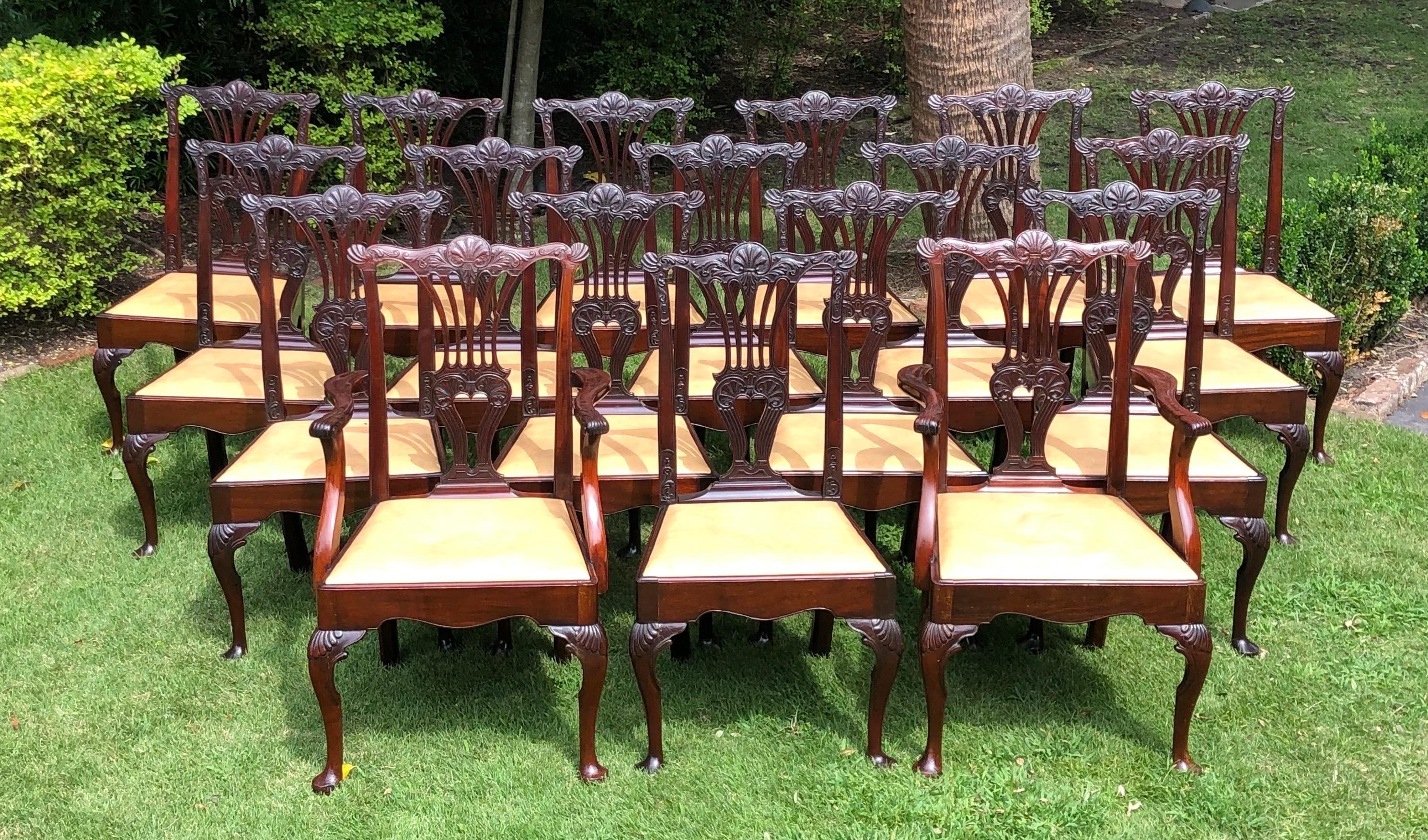 Anglais Ensemble de dix-huit chaises de salle à manger anglaises géorgiennes, 19e siècle en vente
