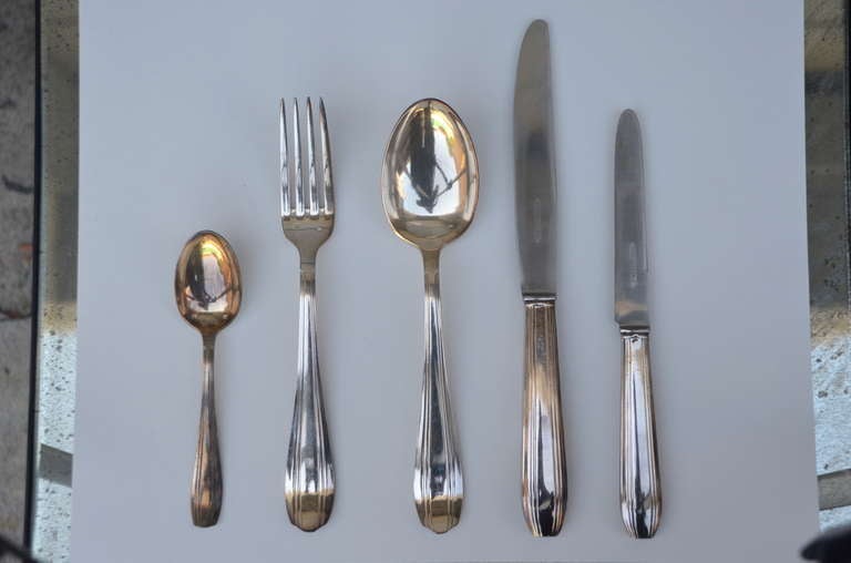 Set of Elegant French Art Deco silver tableware
Quantities:
Knives 12 (length: 10 in.)
Knives (small) 12
Spoons 12
Spoons (small) 12
Forks 12
Serving spoon 1 (12.5 in.)

(Brown) box set measurements:
Height 3 in.
Width 14 in.
Depth 12