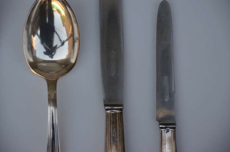 Ensemble d'élégants articles de table en argent Art Déco français Bon état - En vente à Los Angeles, CA