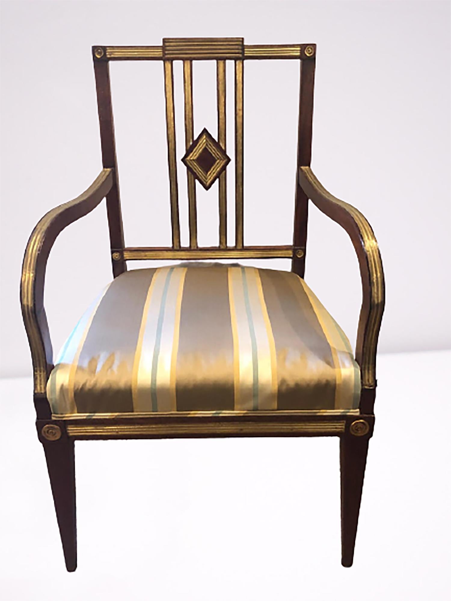 Satz von elf russischen neoklassizistischen Esszimmerstühlen aus dem 19. Jahrhundert (Neoklassisch) im Angebot