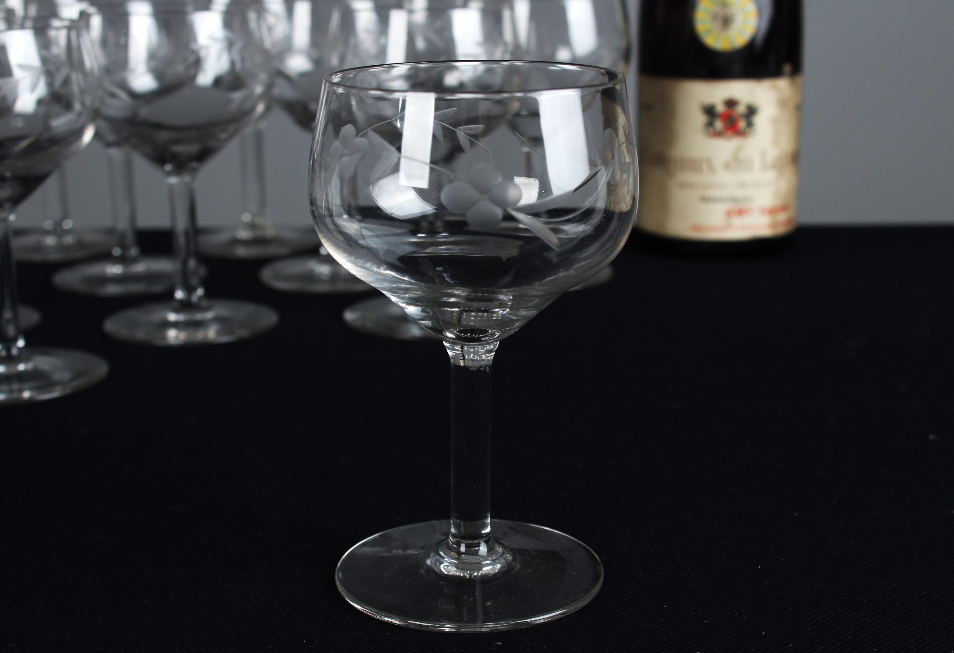 Mid-Century Modern Set Of Eleven Mid Century Wine Glasses, Cut Glass, Berries, France, 1940s, 14 cm For Sale