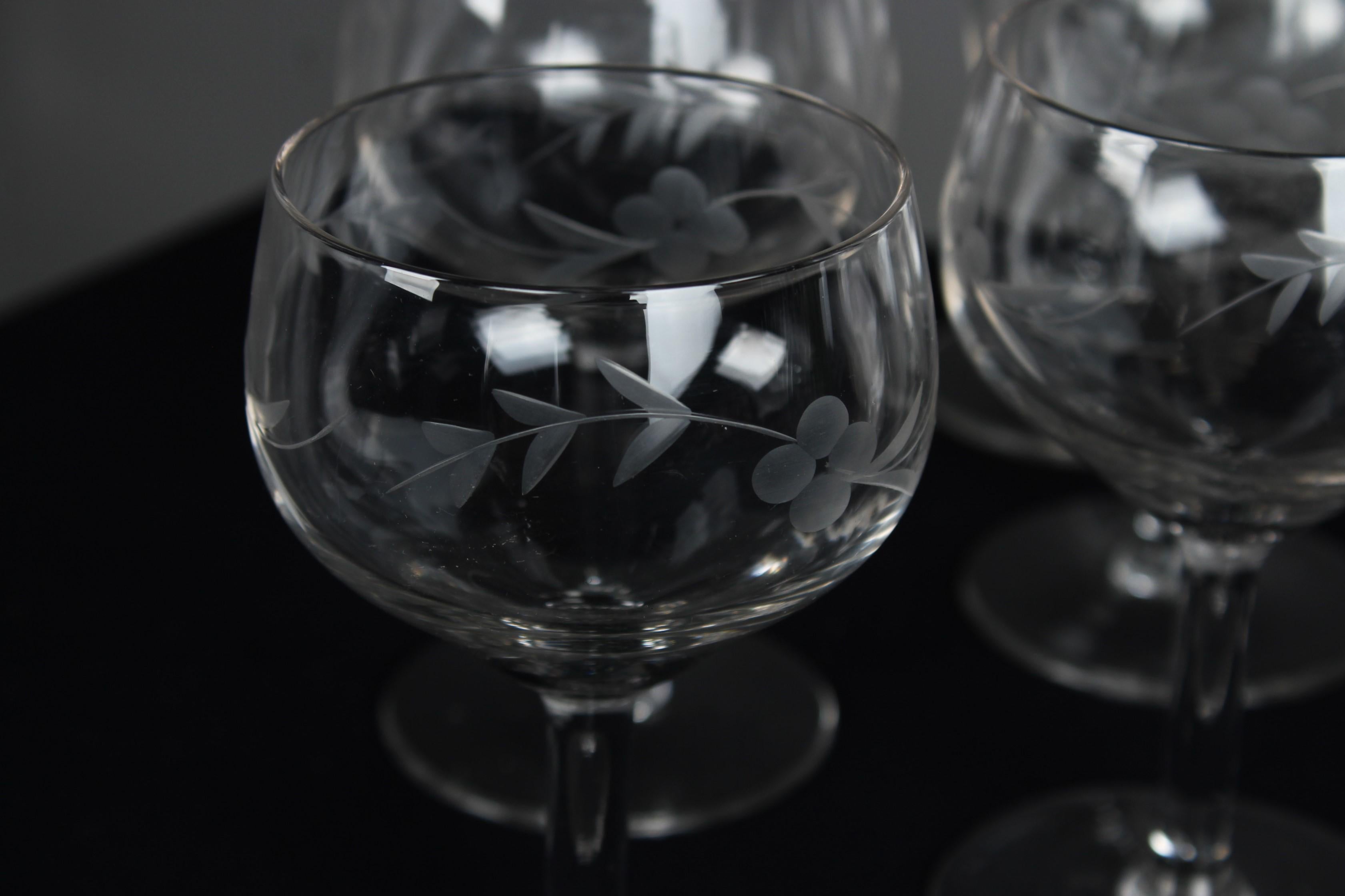Set Of Eleven Mid Century Wine Glasses, Cut Glass, Berries, France, 1940s, 14 cm For Sale 1