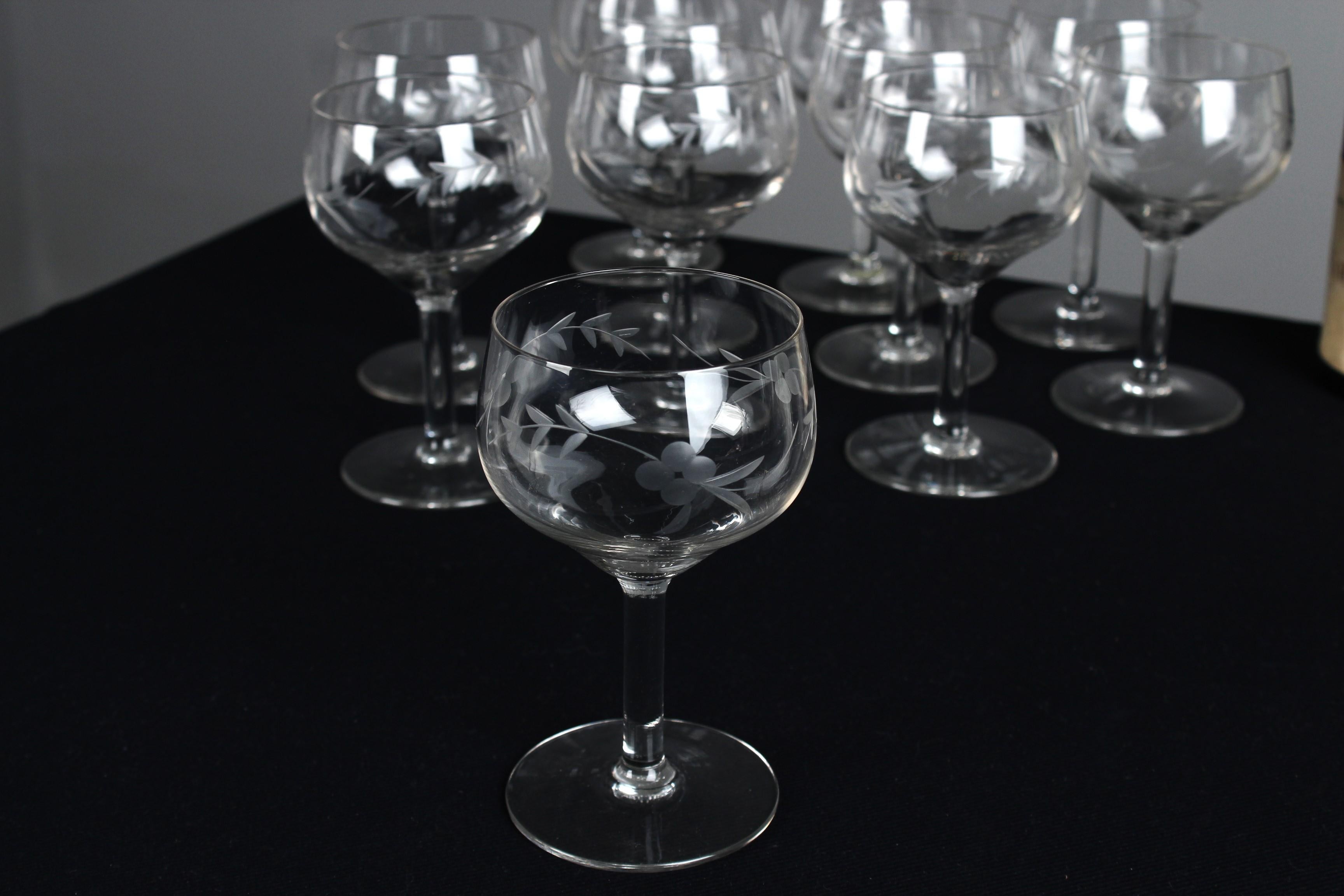 Set Of Eleven Mid Century Wine Glasses, Cut Glass, Berries, France, 1940s, 14 cm For Sale 3