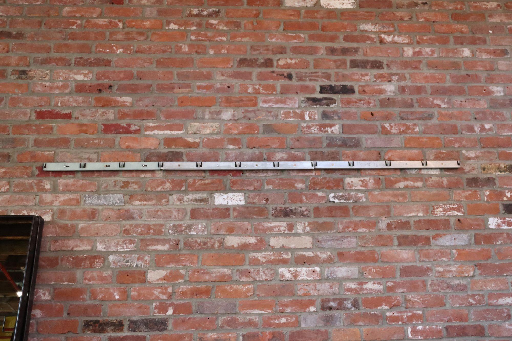 Conjunto de once espejos de pared / percheros vintage 