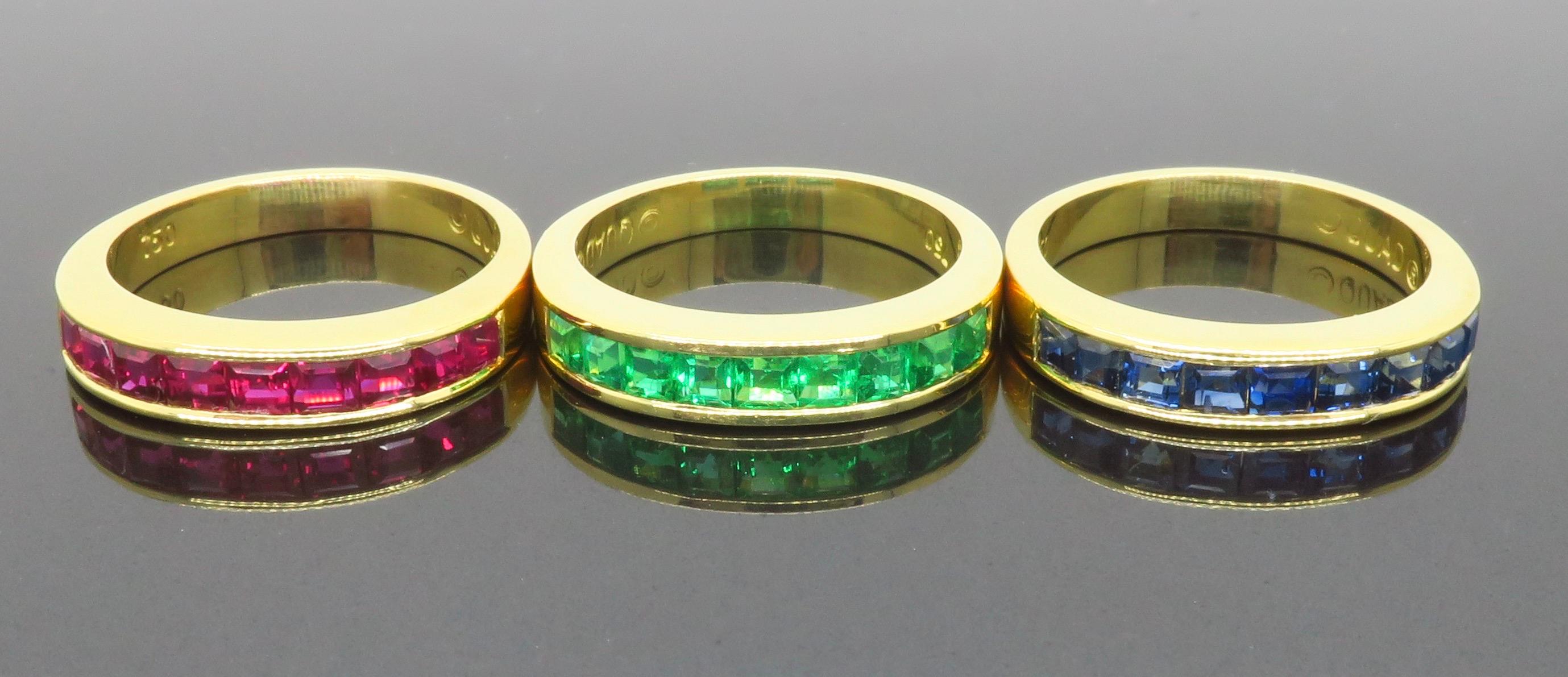 Bagues en or jaune 18 carats serties d'émeraudes, de rubis et de saphirs en vente 8