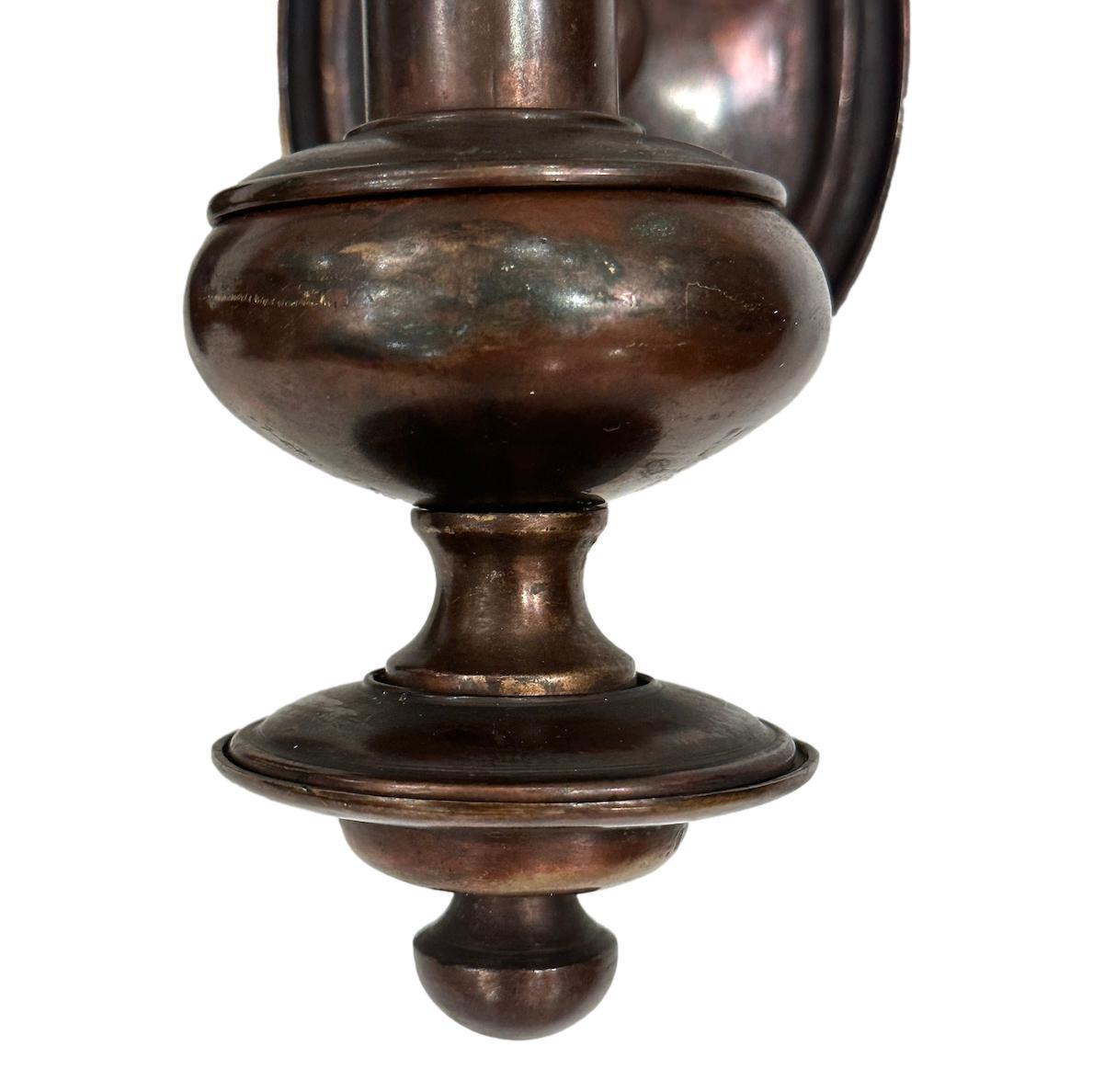 Metà XX secolo Set di lampade inglesi in bronzo, vendute a coppia in vendita