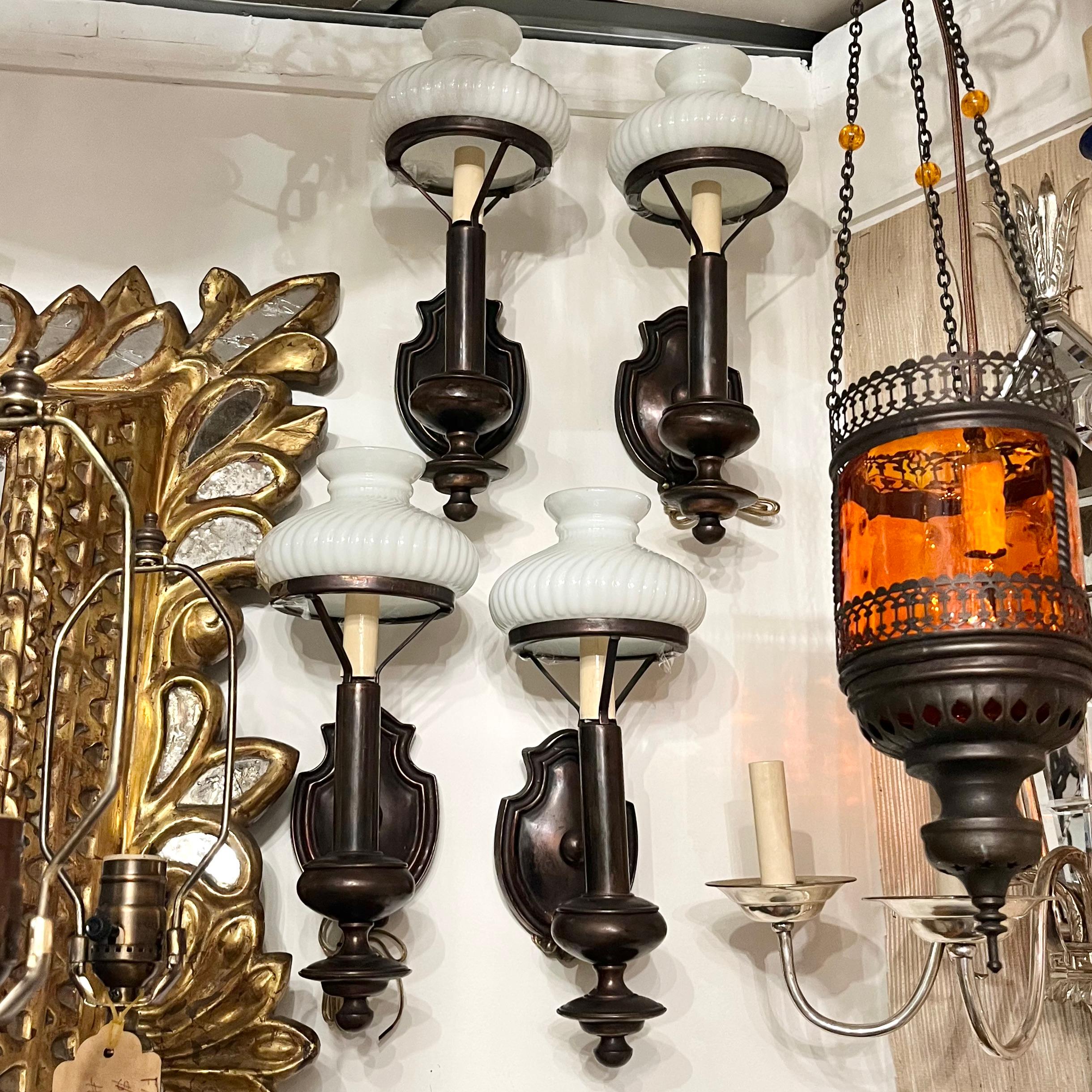 Set di lampade inglesi in bronzo, vendute a coppia in vendita 2