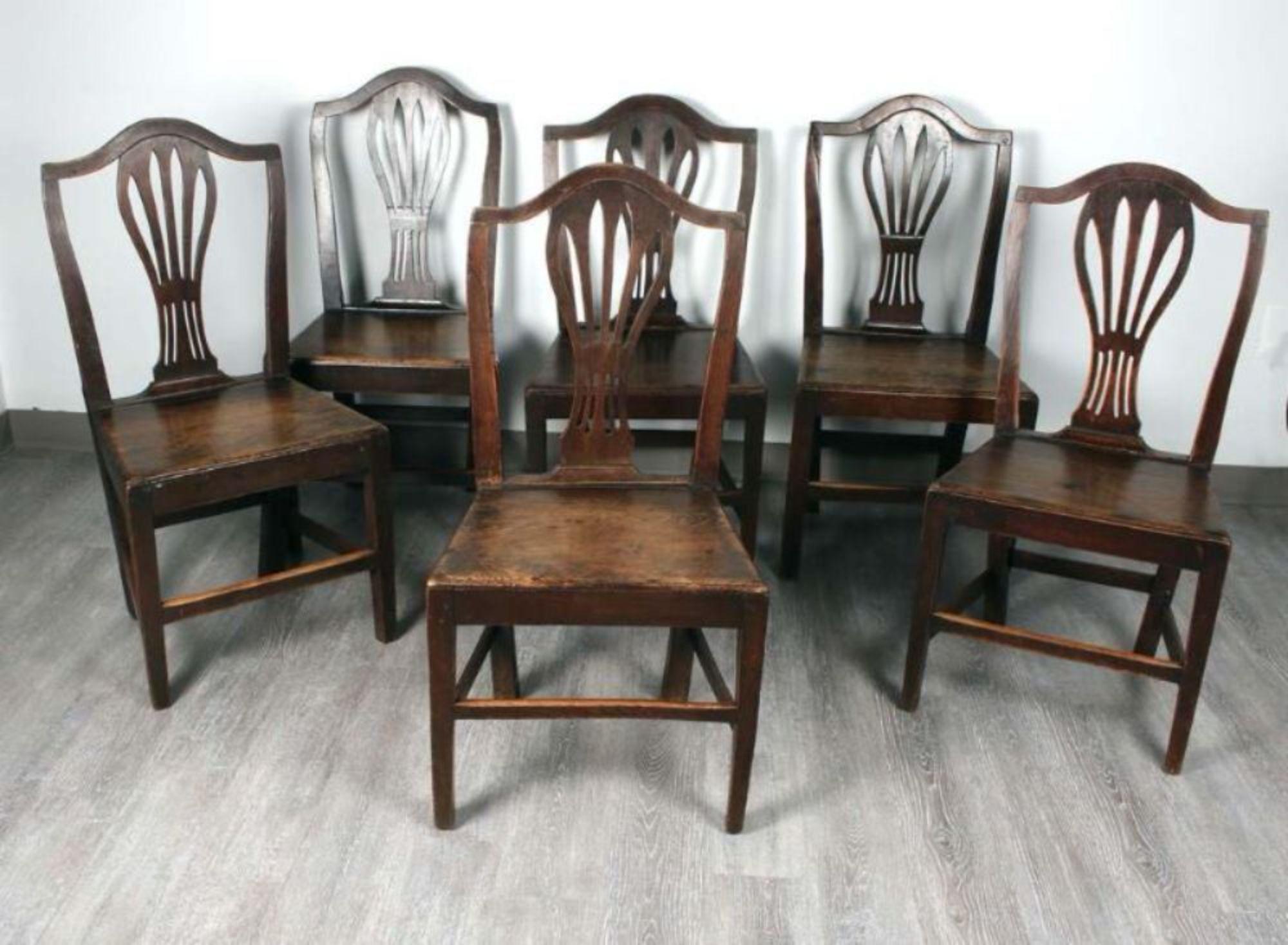 Set of English Country Chairs In Good Condition For Sale In Greenwich, CT