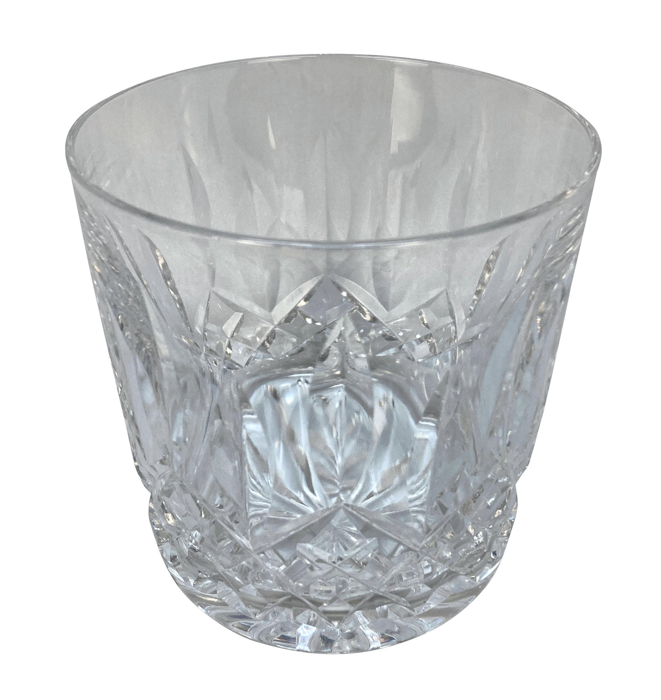 Satz englischer geschliffener Glasbecher (Englisch) im Angebot