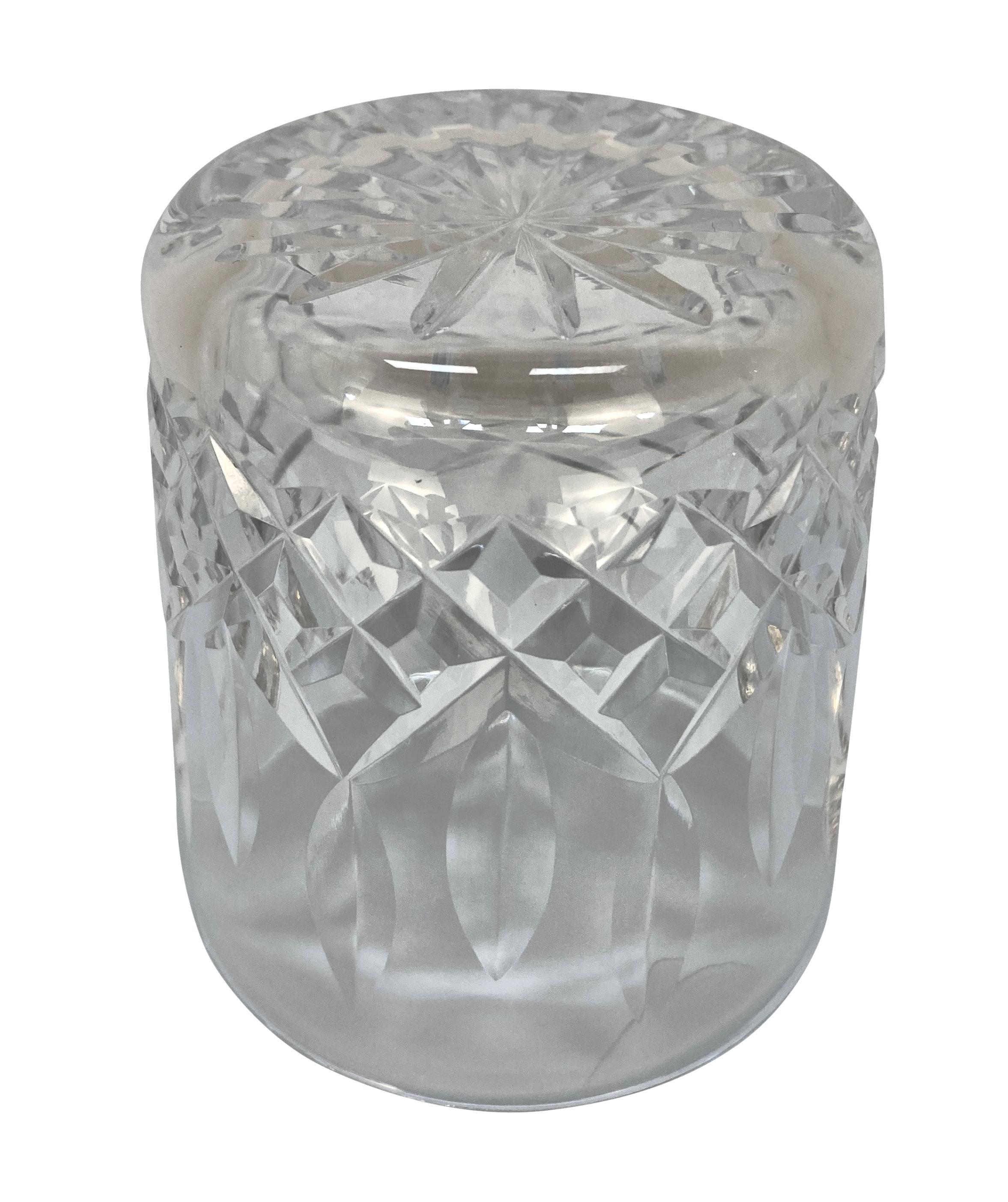 Satz englischer geschliffener Glasbecher (Mitte des 20. Jahrhunderts) im Angebot