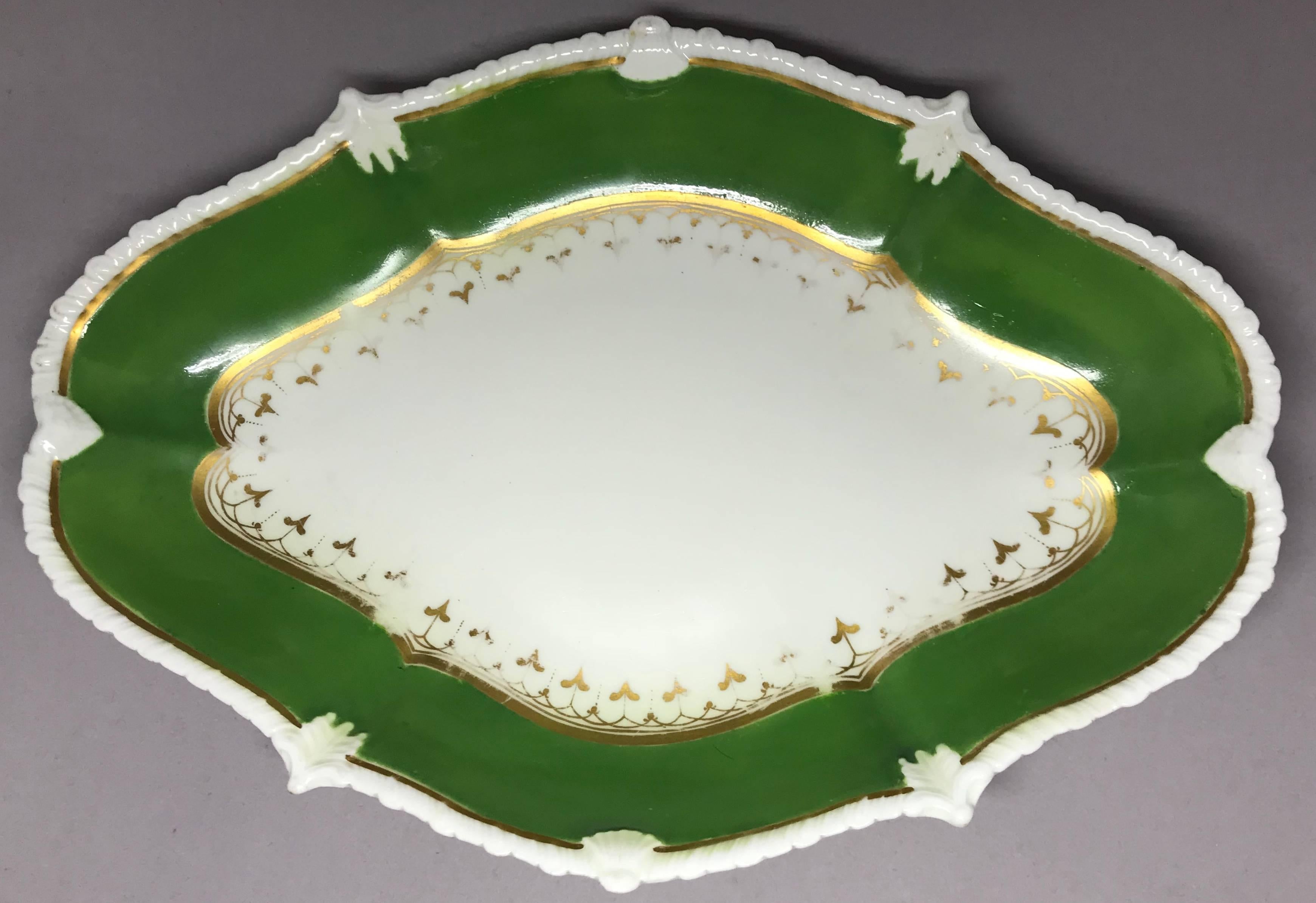 Set of English Green and Gilt Banded Serving Dishes In Good Condition For Sale In New York, NY