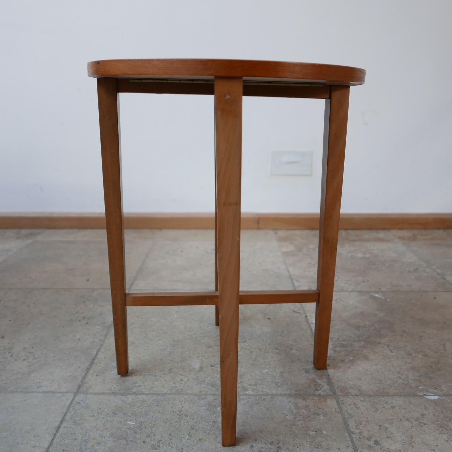 Set of English Mid-Century Nesting Coffee or Side Tables In Good Condition For Sale In London, GB
