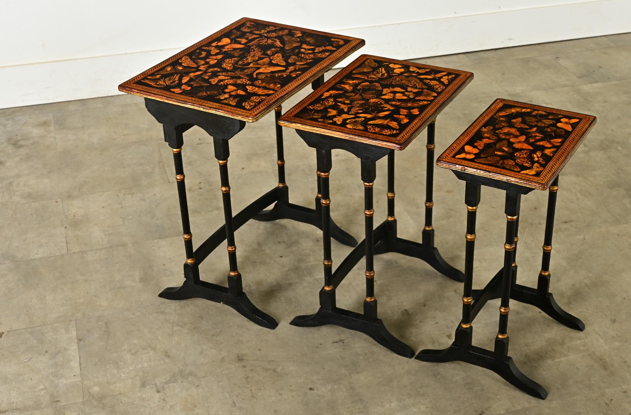 Set of English Nesting Tables with Decoupage In Good Condition In Baton Rouge, LA
