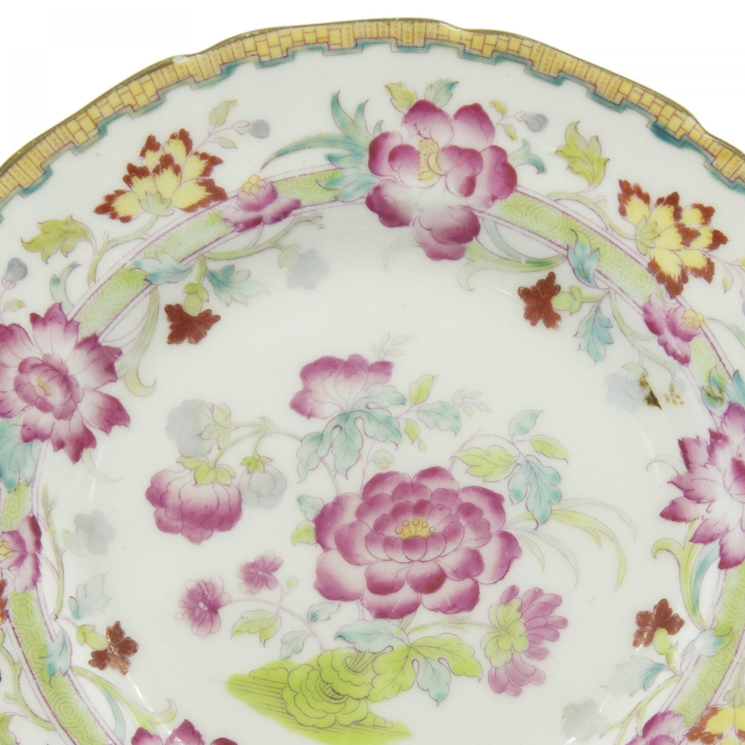 Fatto a mano Set di piatti di porcellana inglese di epoca vittoriana con motivi floreali in vendita
