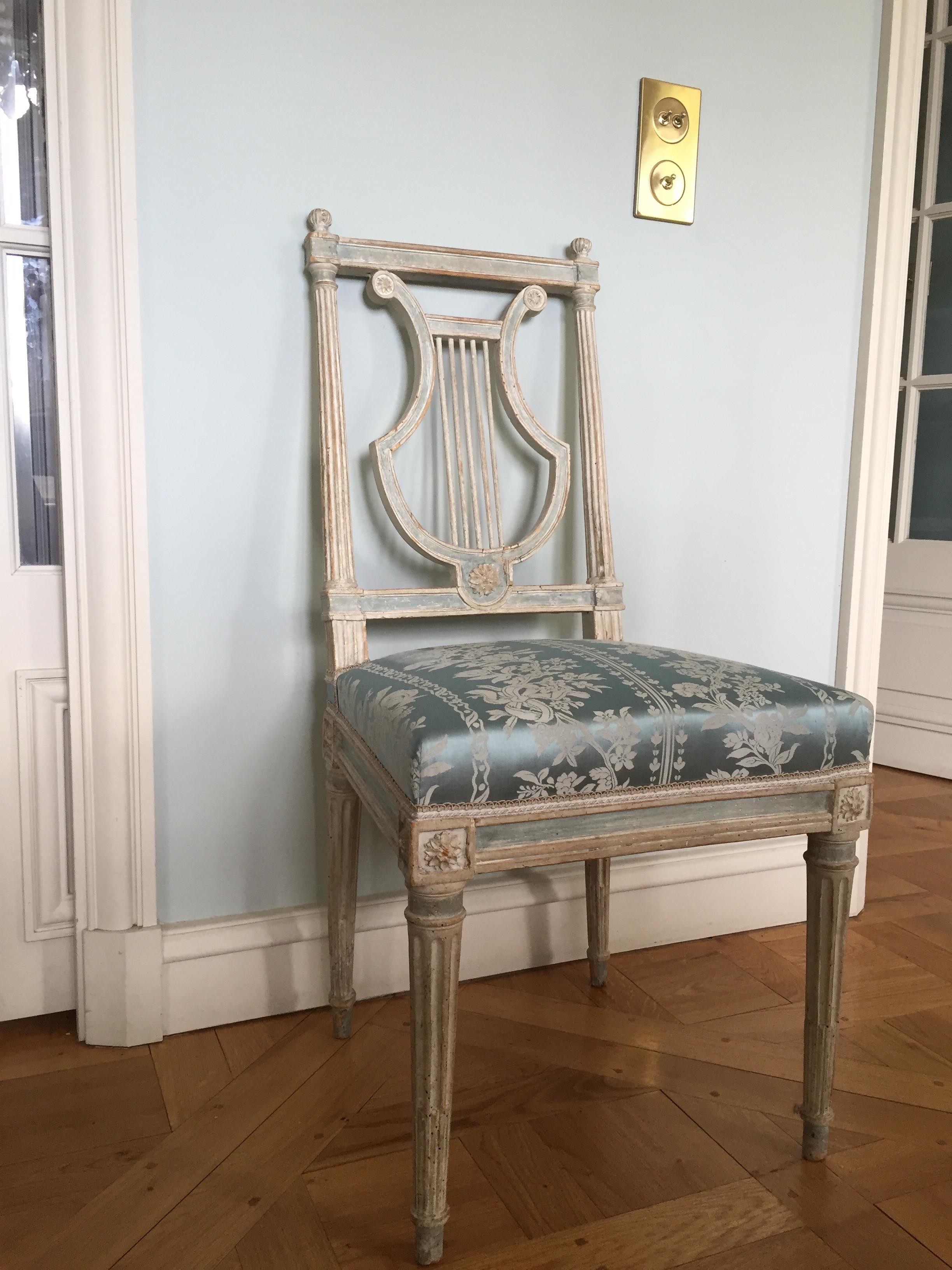 Soie Chaises françaises Modèle original de lyre de Louis XVI, fin du XVIIIe siècle en vente