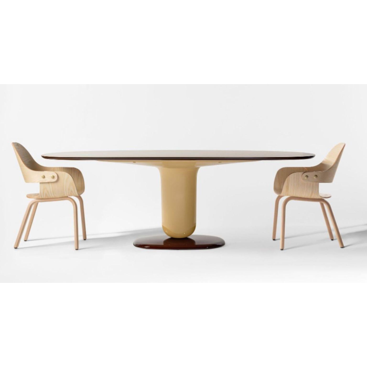 Set of explorer 5B dining table and showtime nude chairs by Jaime Hayon
Dimensions: D 100 x W 220 x H 74 cm and D 55 x W 52 x H 79 cm
Materials: Lacquered fiberglass body. Solid turned wooden legs and lacquered. Painted glass tabletop.
Chair: