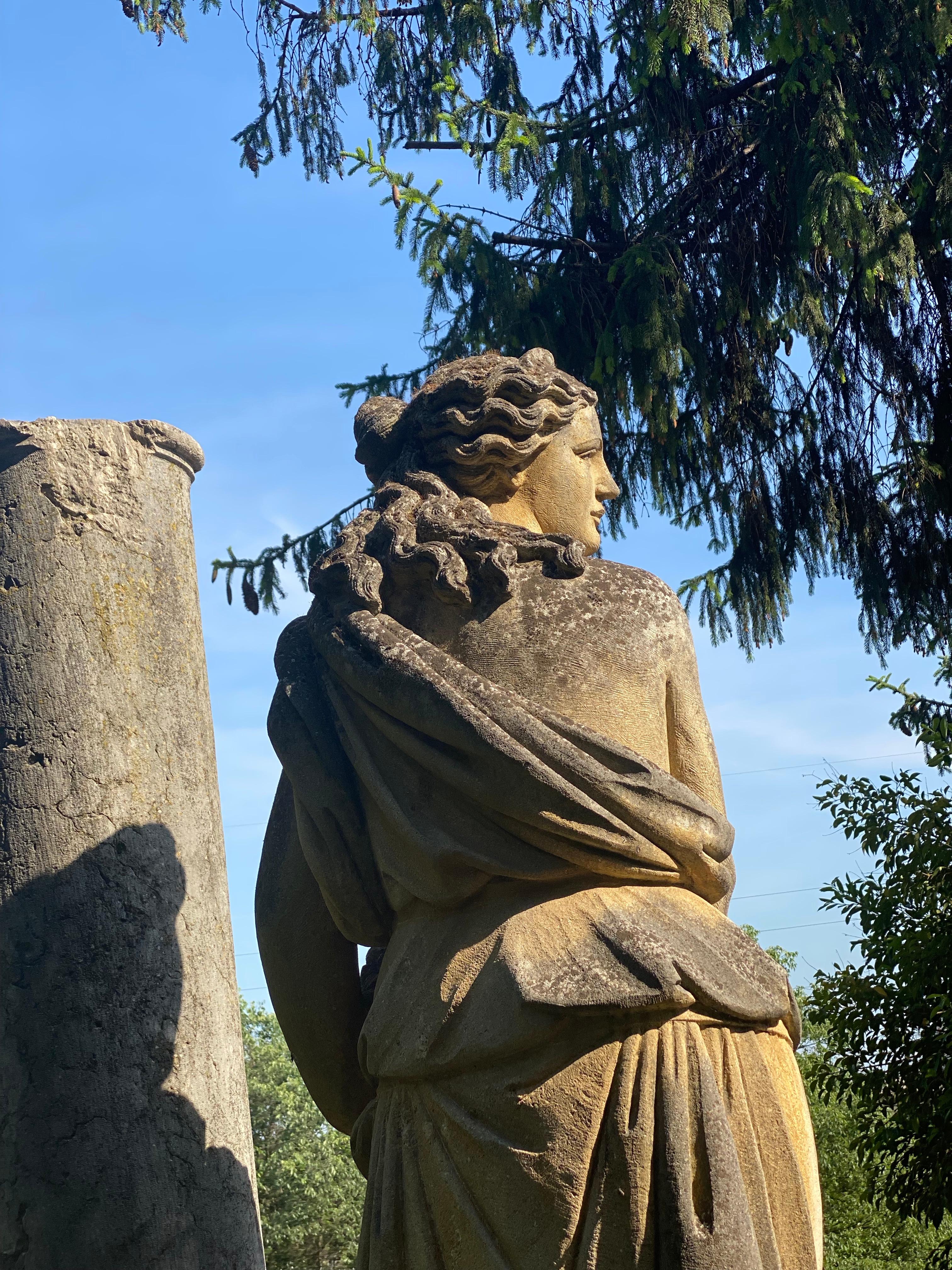 Ensemble d'extraordinaires statues italiennes en pierre représentant les quatre saisons en vente 8
