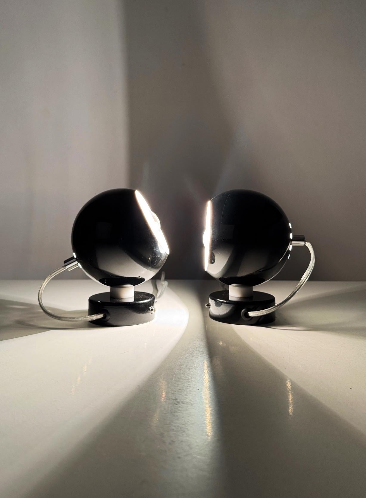 Pair of Vintage Eyeball Space Age Lamps (1980s)

This striking pair of vintage Eyeball Space Age lamps from the 1980s epitomizes the bold, futuristic aesthetic of the Space Age design movement. With their compact, sculptural 