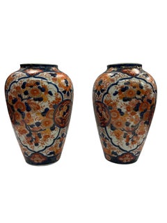 Set of famous Imari vases, phoenix flower design, late 19th century Meiji, Japan