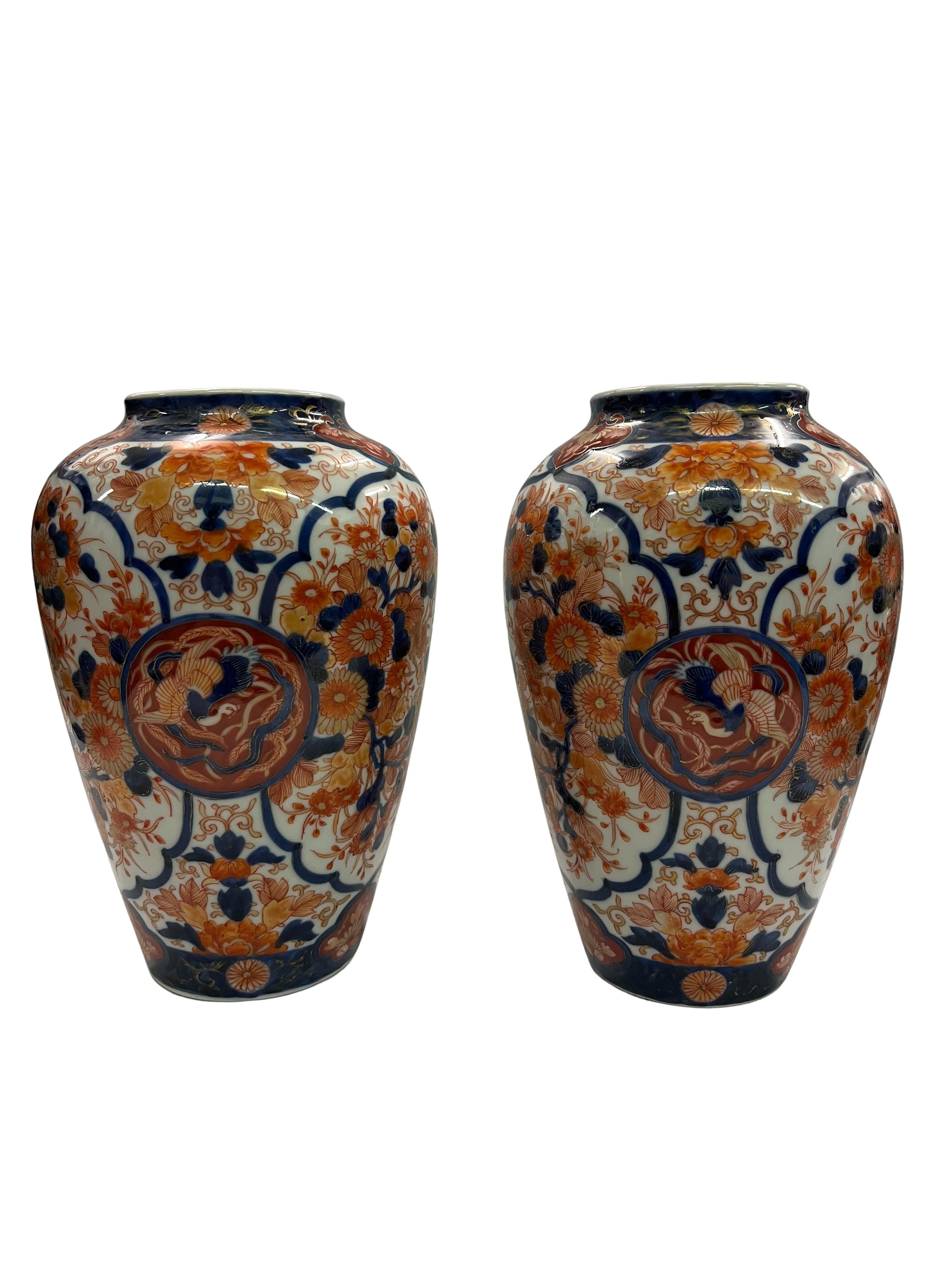 Japanese Set of famous Imari vases, phoenix flower design, late 19th century Meiji, Japan For Sale