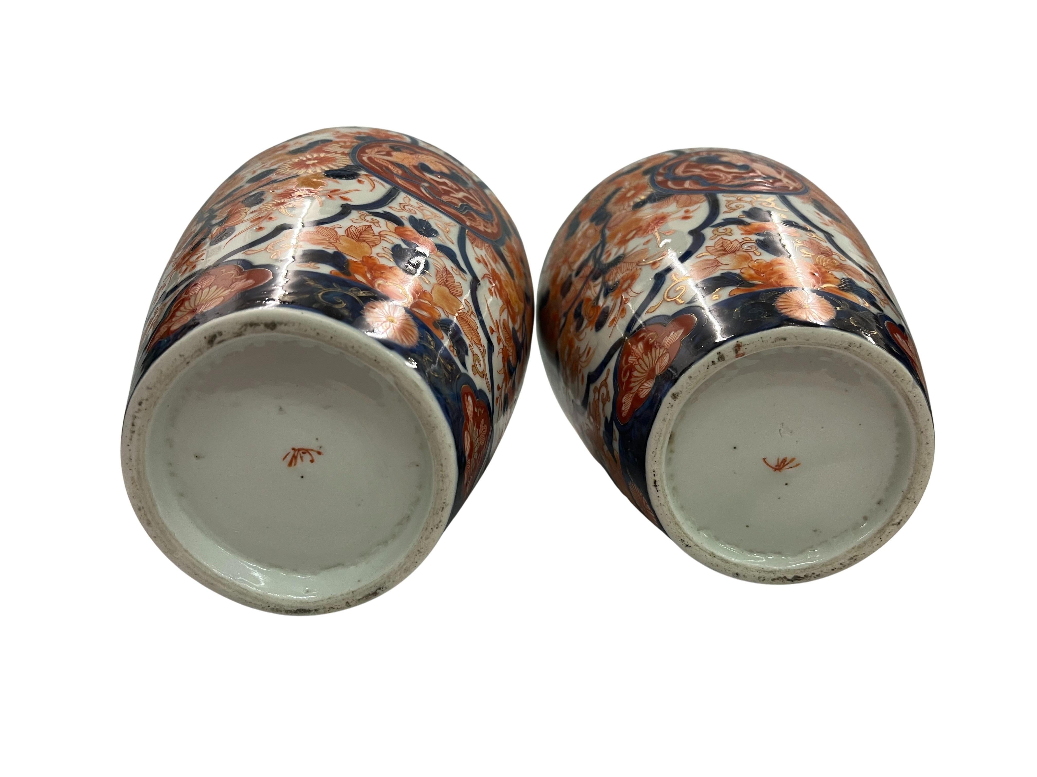 Ceramic Set of famous Imari vases, phoenix flower design, late 19th century Meiji, Japan For Sale