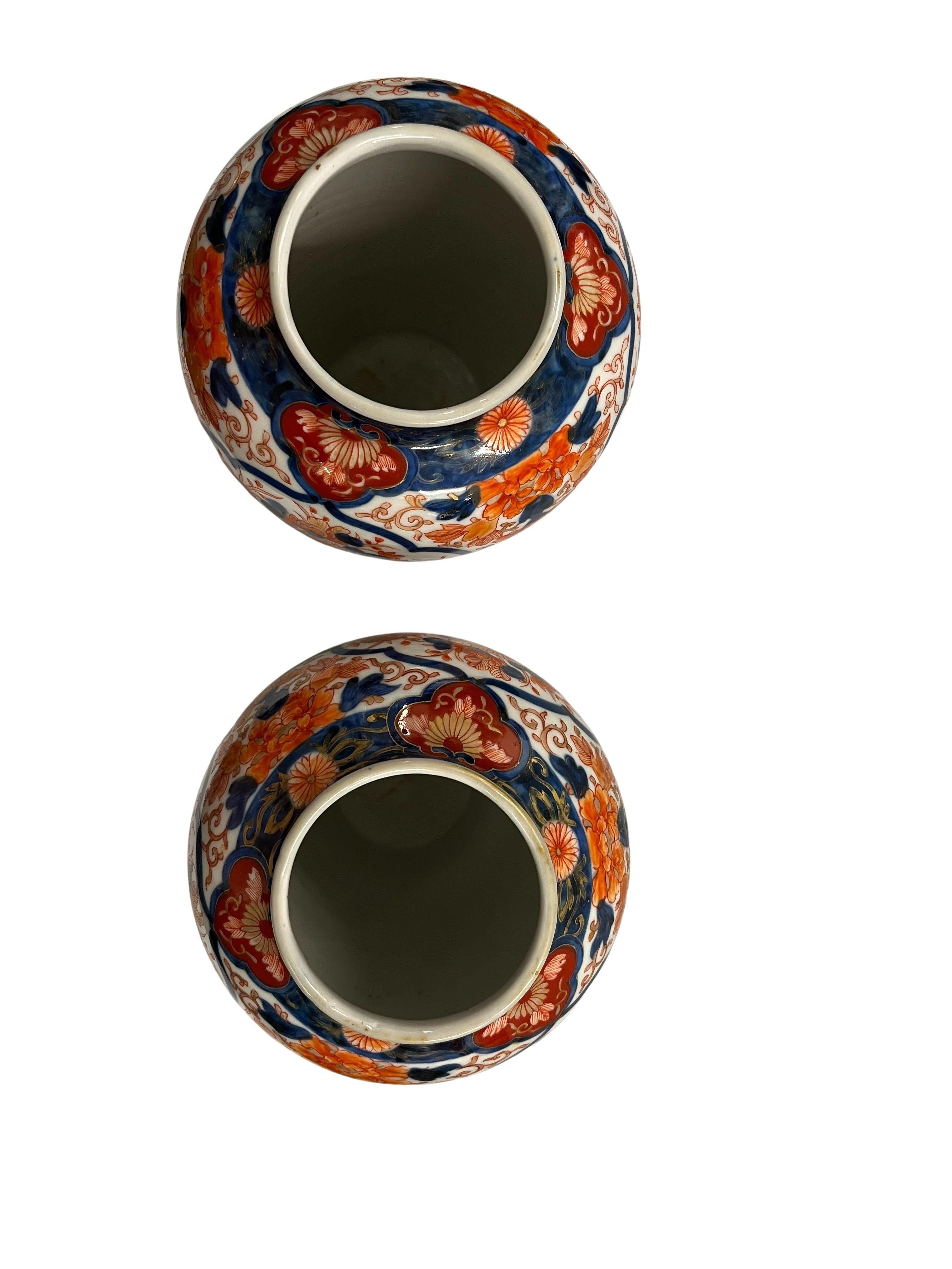 Set of famous Imari vases, phoenix flower design, late 19th century Meiji, Japan For Sale 1