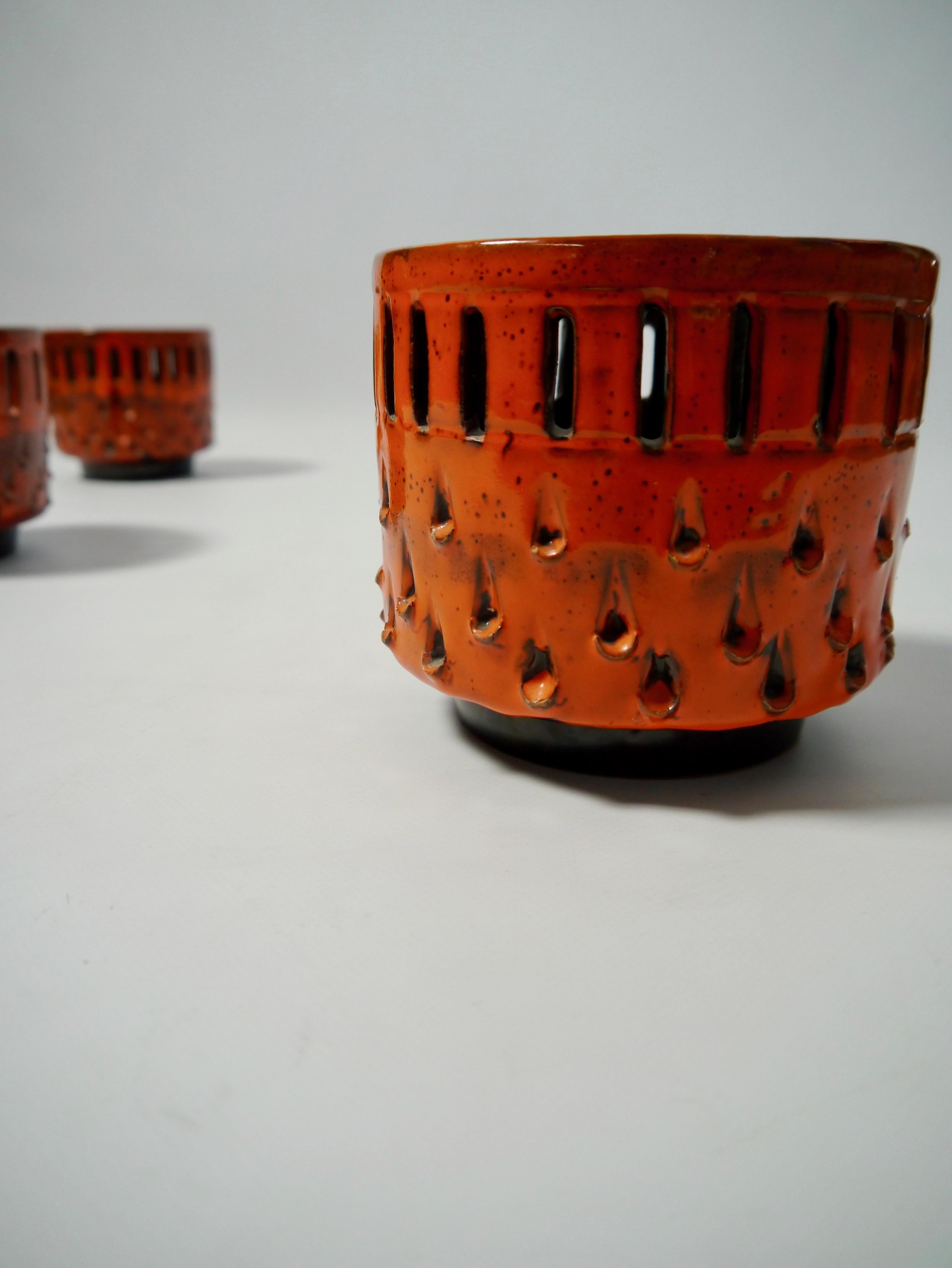 Set feuriger orangefarbener Westdeutscher Keramik-Blumentopfen / Übertöpfe (Deutsch) im Angebot