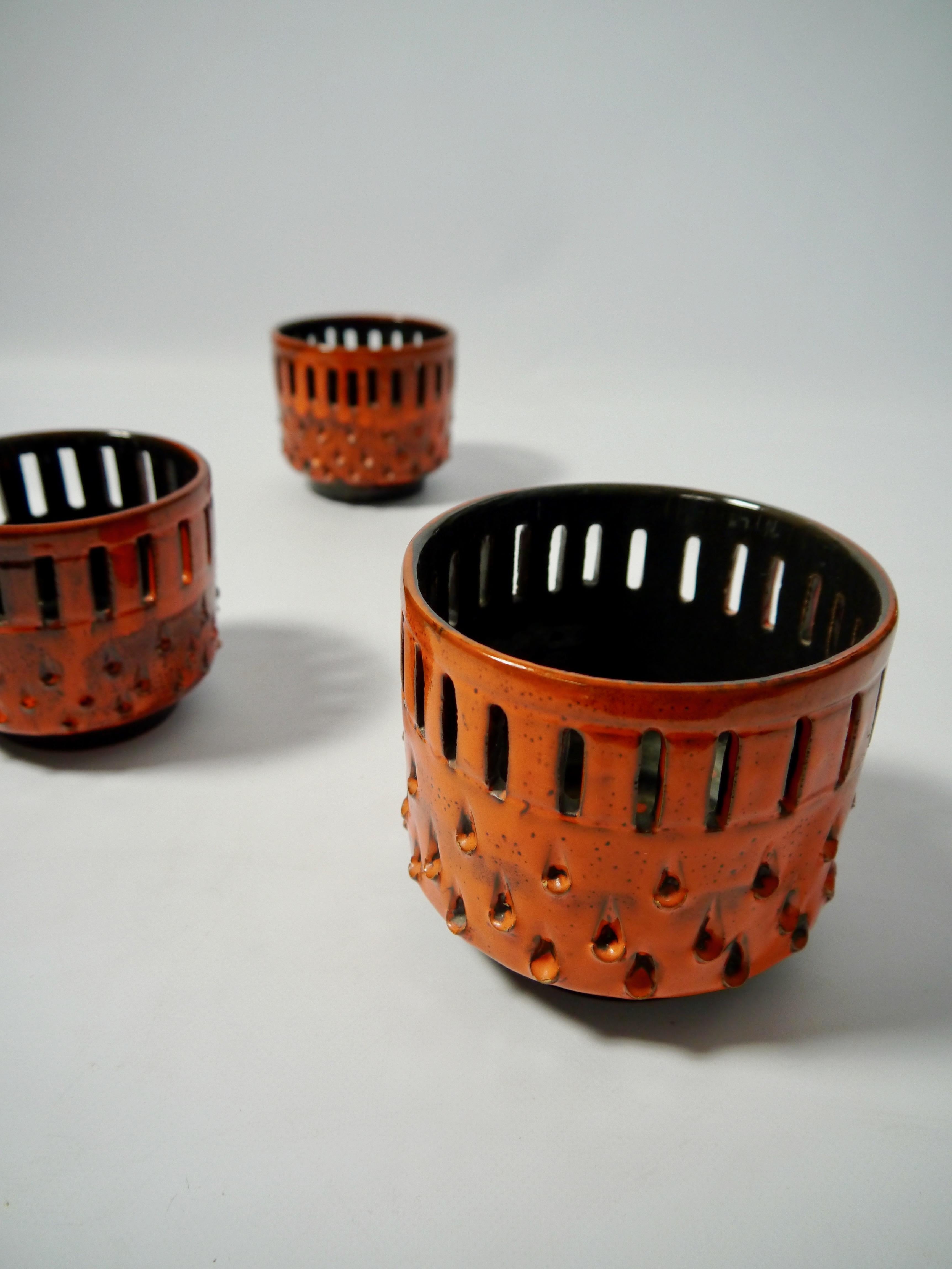 Vernissé Ensemble de pots à fleurs/cache-pots en céramique de l'Allemagne de l'Ouest orange vif en vente