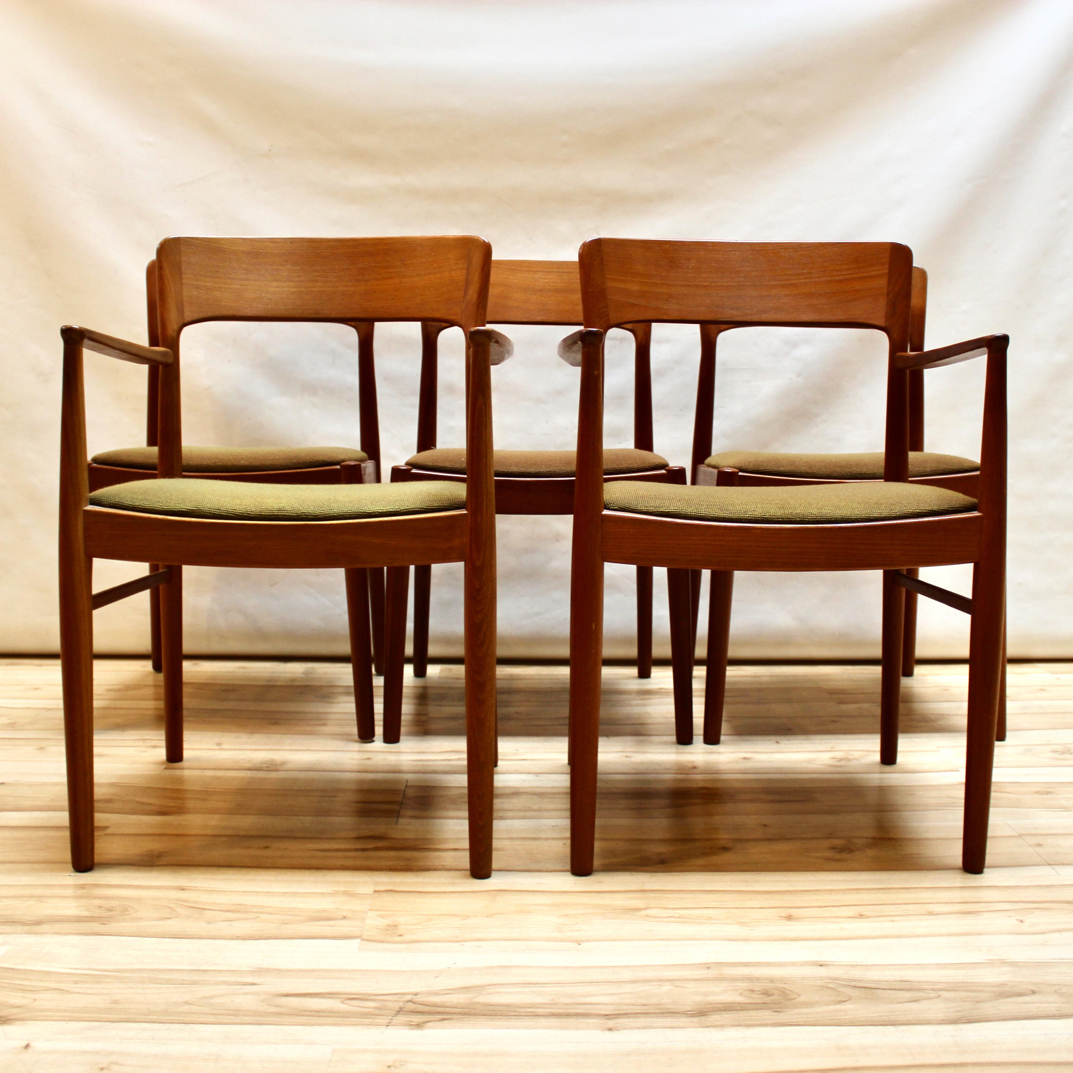 Set of five 1960s Danish Modern teak dining chairs by Henning Kjaernulf for KP Møbler. The set consists of two captain’s chairs and three side chairs. In good vintage condition, with wear consistent with age and use. Some slight separation at joint,