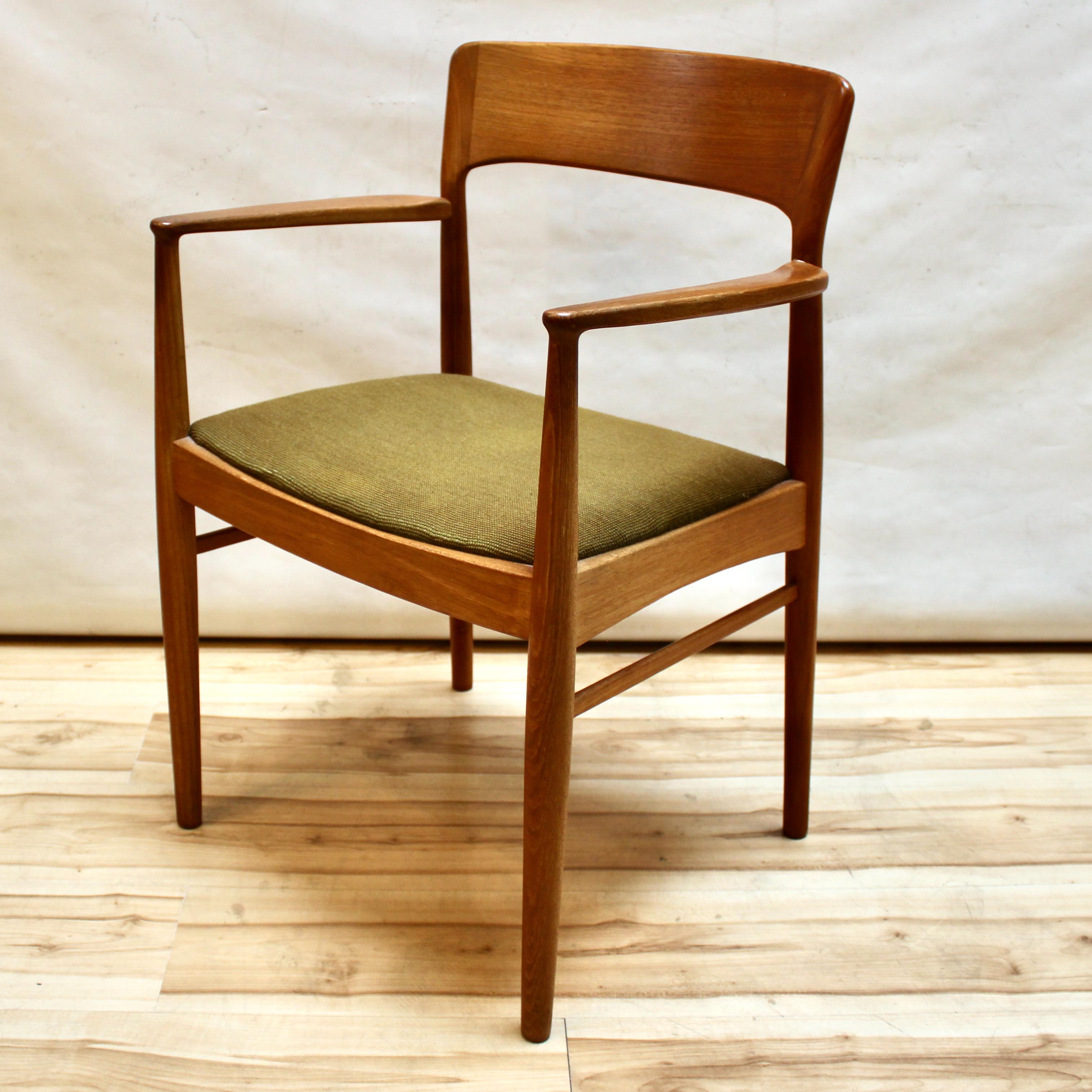 Set of Five 1960s Henning Kjaernulf Teak Dining Chairs In Fair Condition In Sacramento, CA