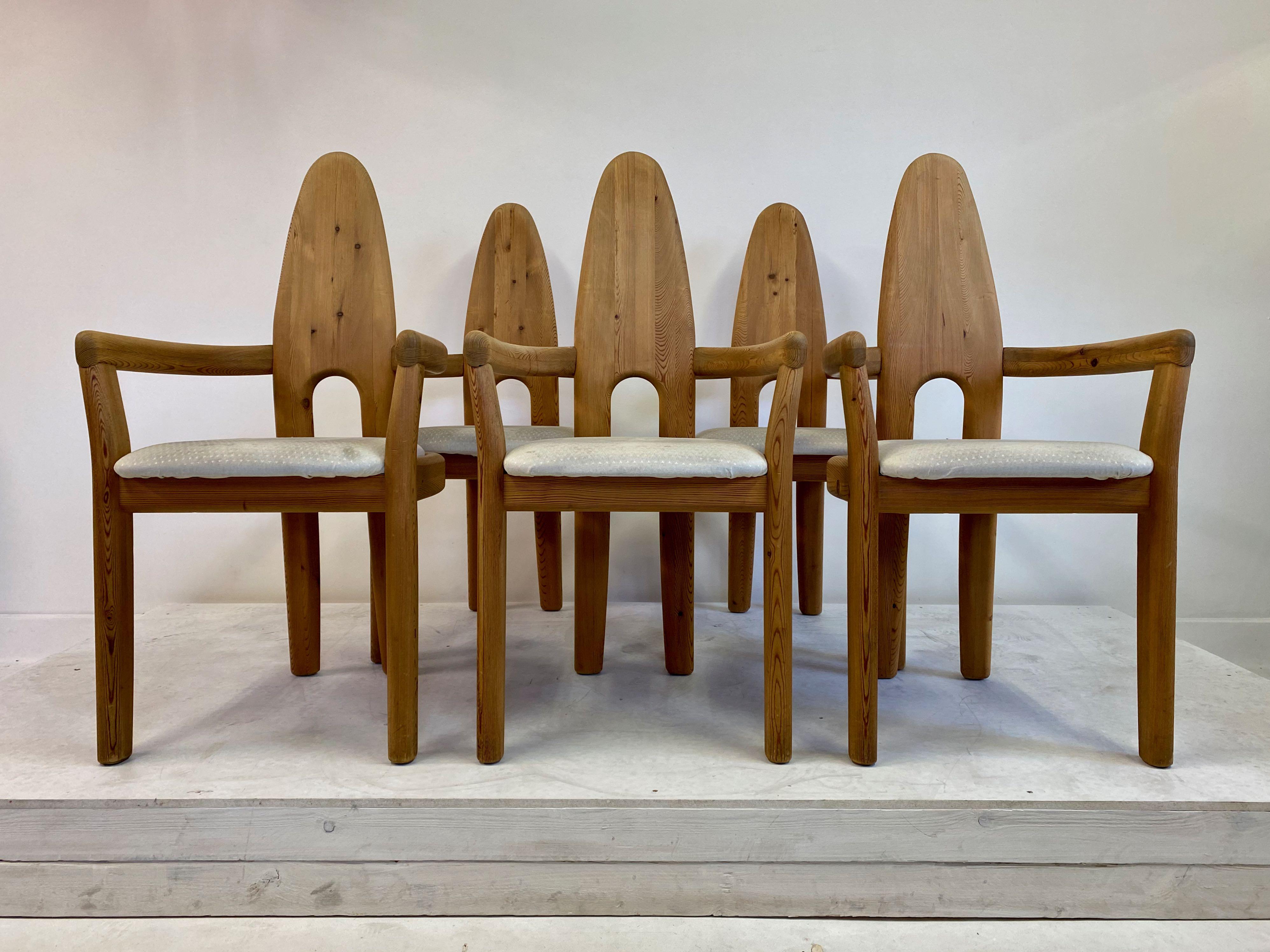 Set of five dining chairs

Solid pine

Danish or Swedish,

1970s-1980s

Measure: Seat height 47cm.
 