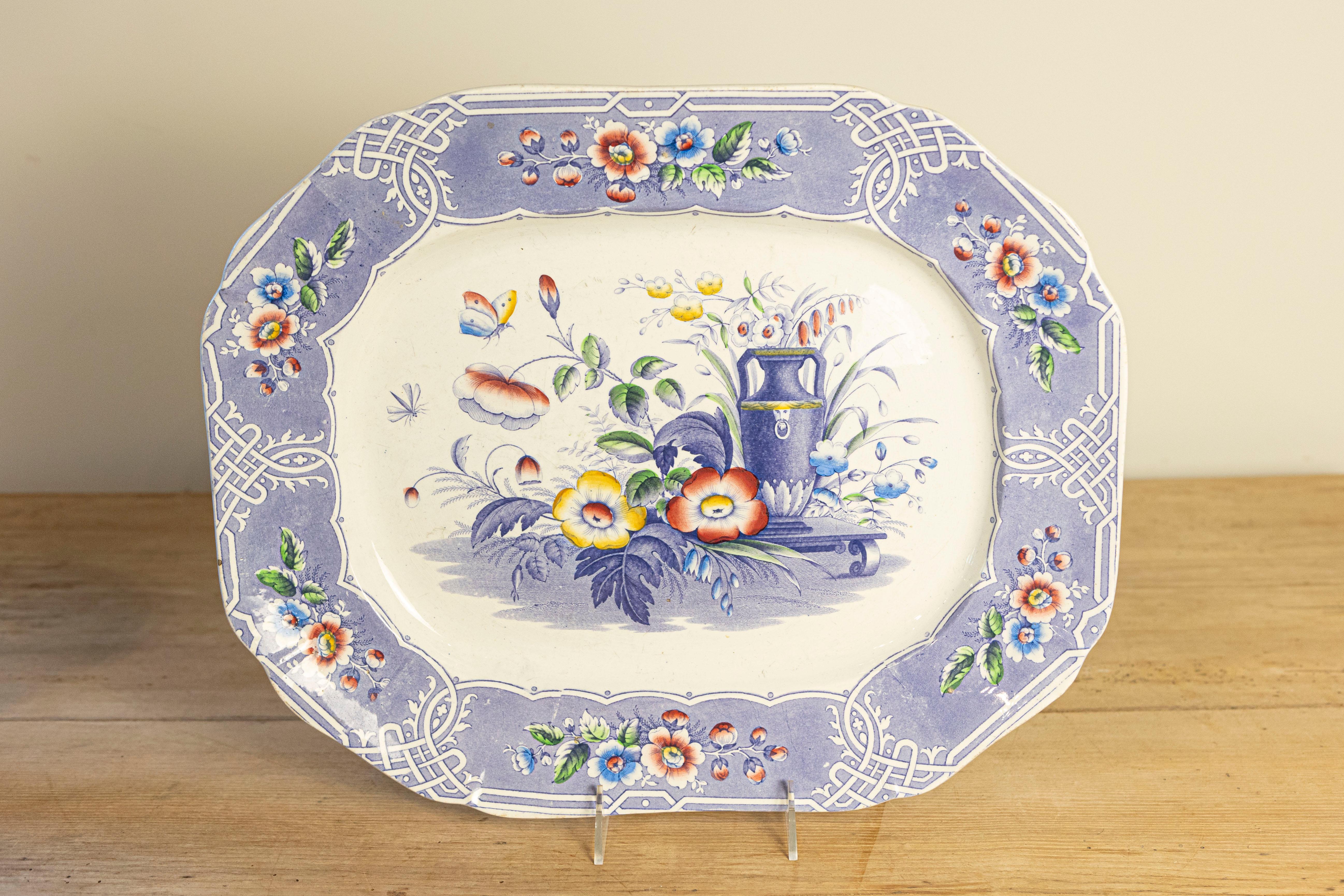 Anglais Ensemble de cinq plats anglais du 19ème siècle à motifs floraux rares en vente