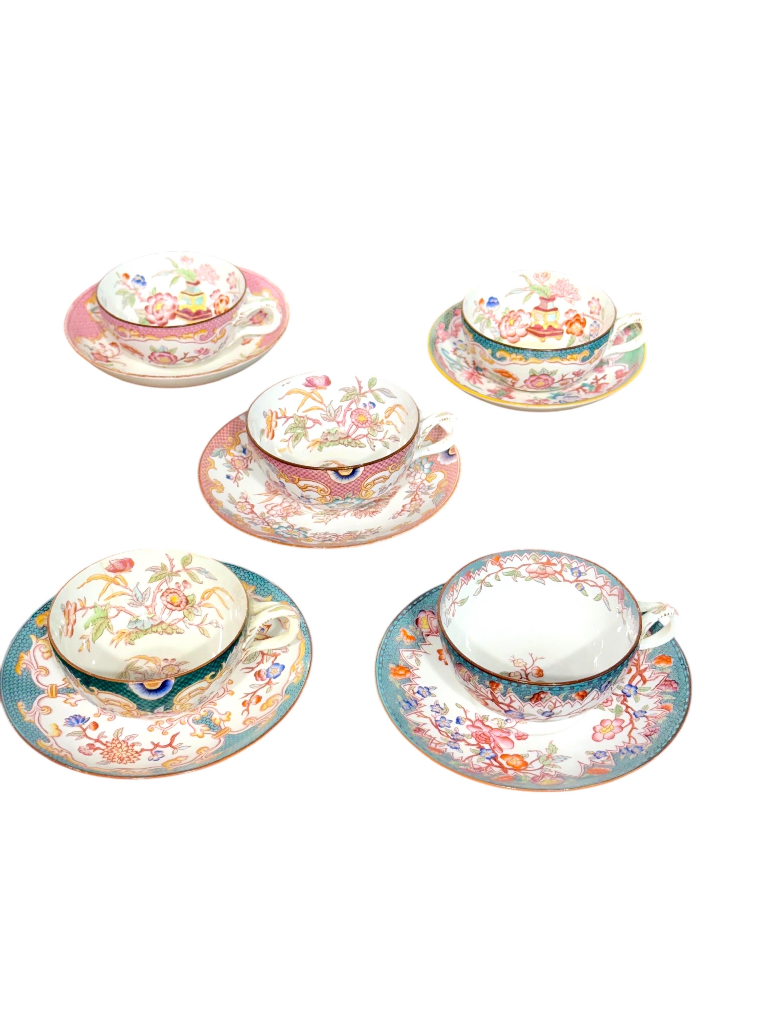 Set di cinque tazze e piattini policromi Samson Paris del XIX secolo in vendita 5