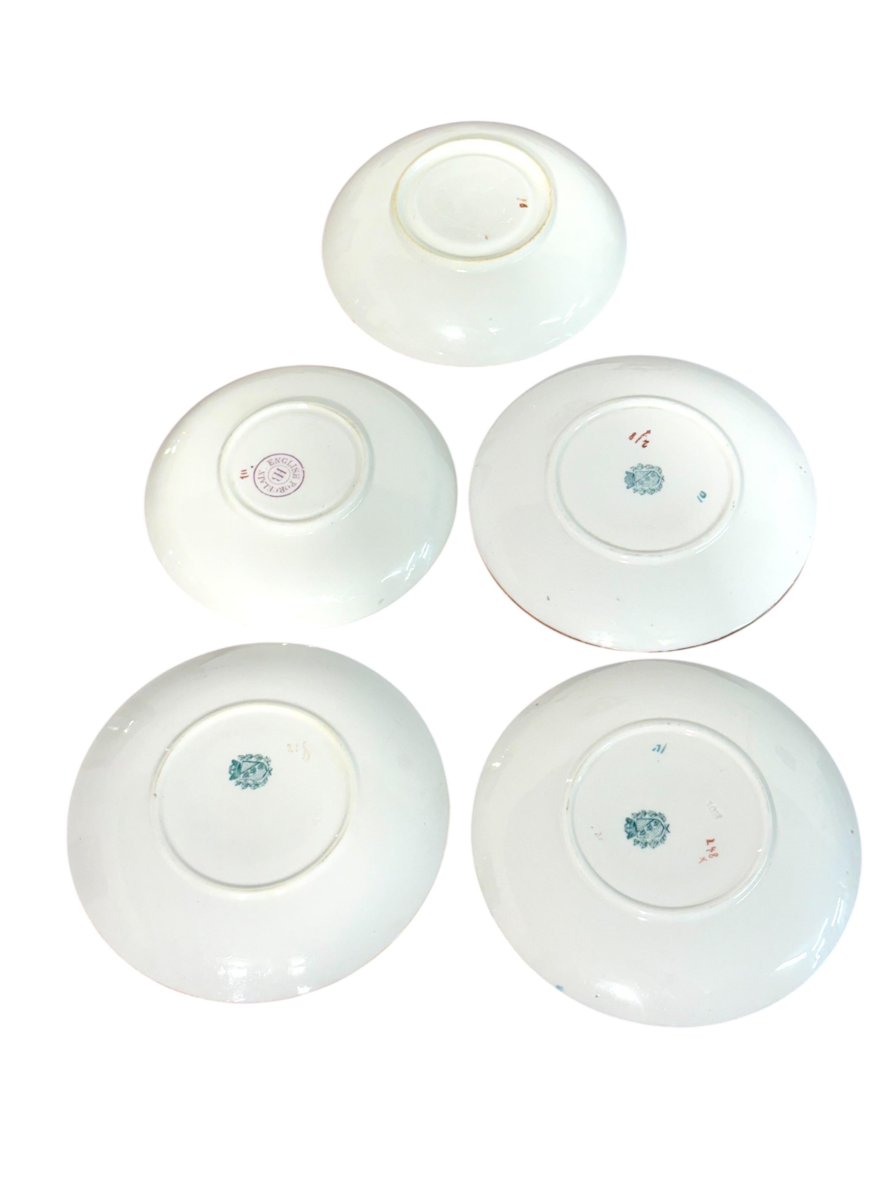 Set di cinque tazze e piattini policromi Samson Paris del XIX secolo in vendita 1